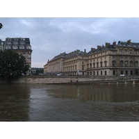 Picture France Paris Seine river 2016-06 60 - Shopping Seine river