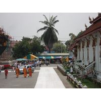 Picture Thailand Chiang Mai Inside Canal Wat Phra Sing temple 2006-04 22 - Hotel Pool Wat Phra Sing temple