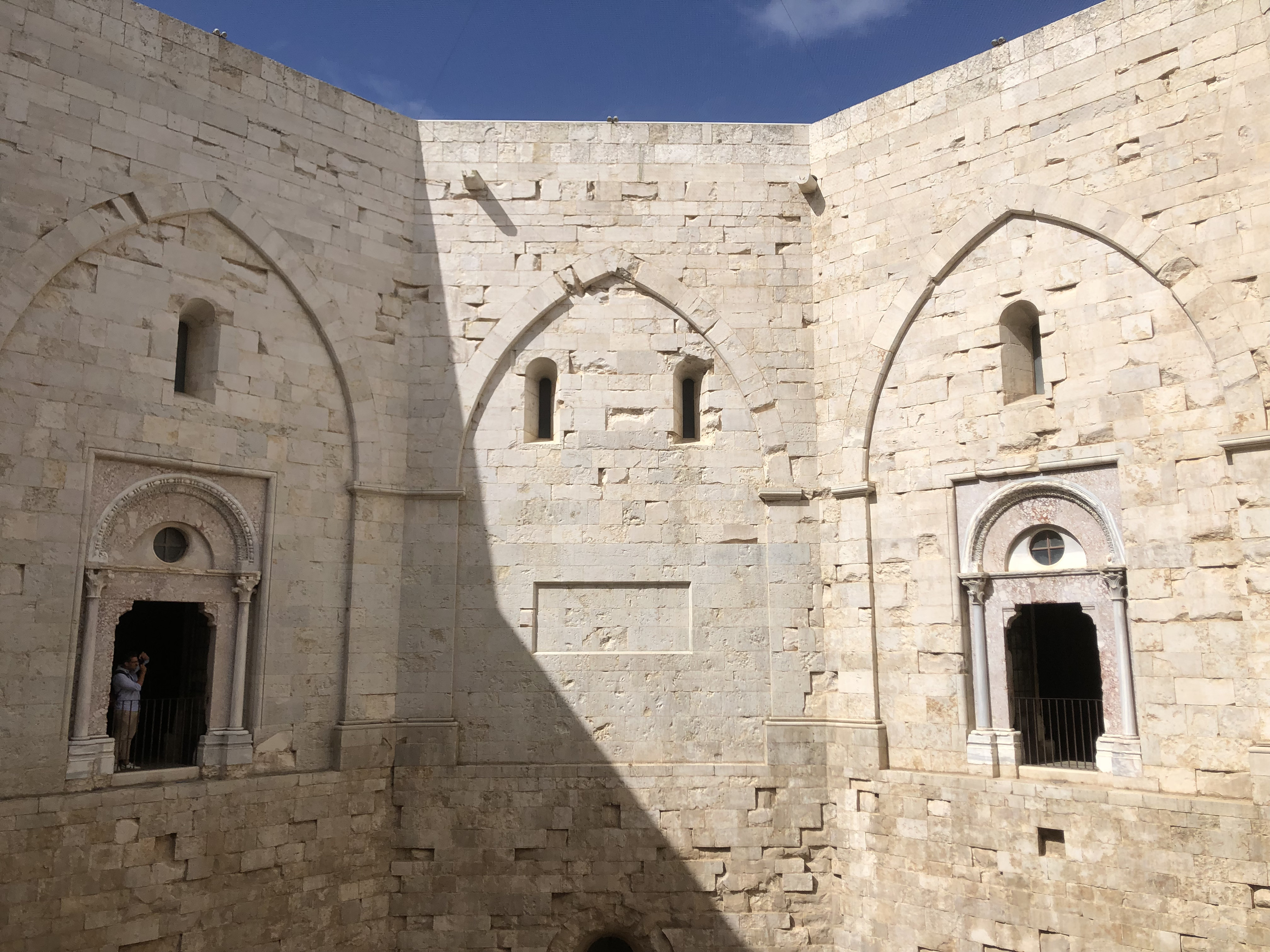 Picture Italy Castel del monte 2024-09 62 - Recreation Castel del monte
