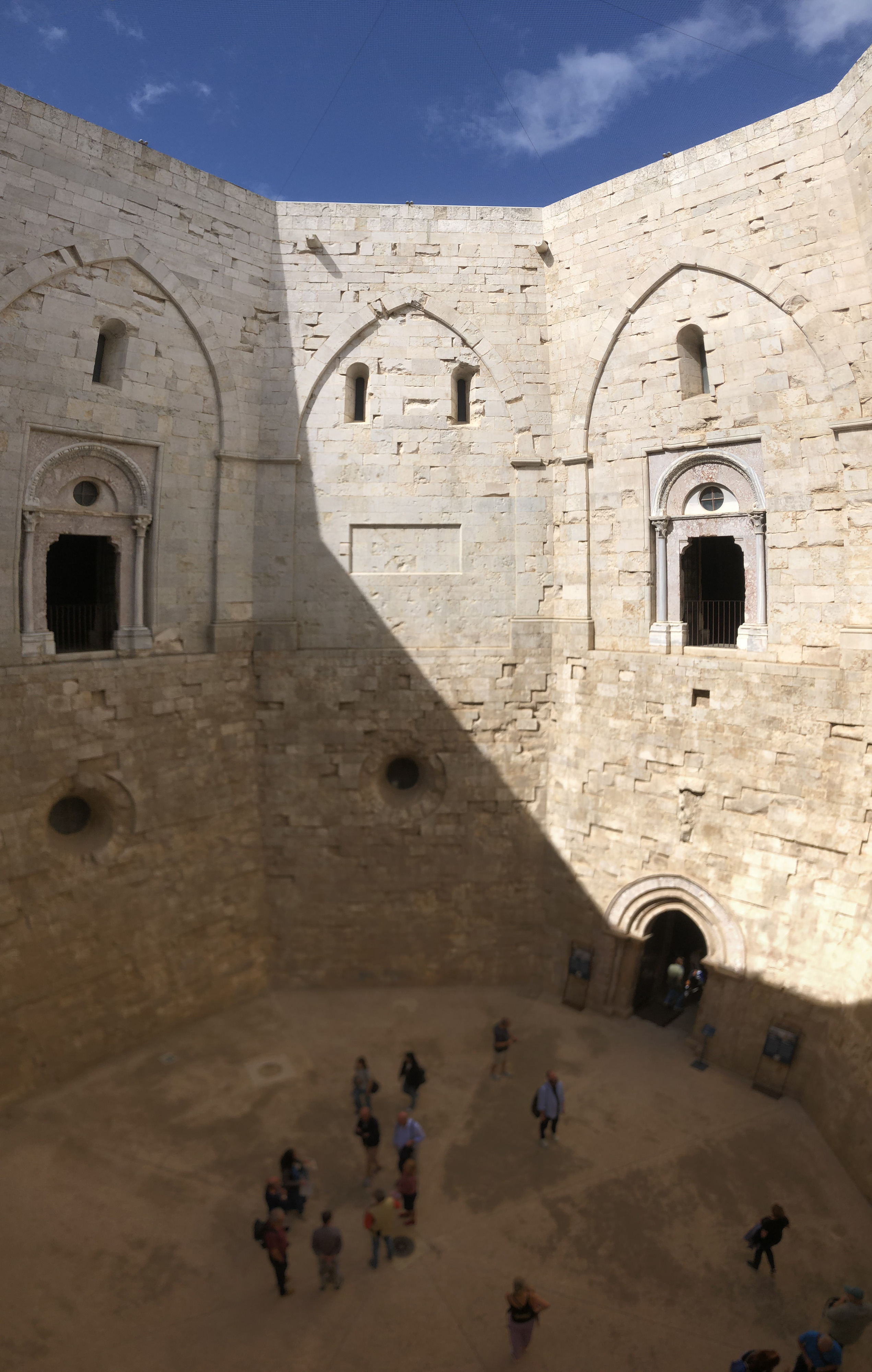 Picture Italy Castel del monte 2024-09 16 - Recreation Castel del monte