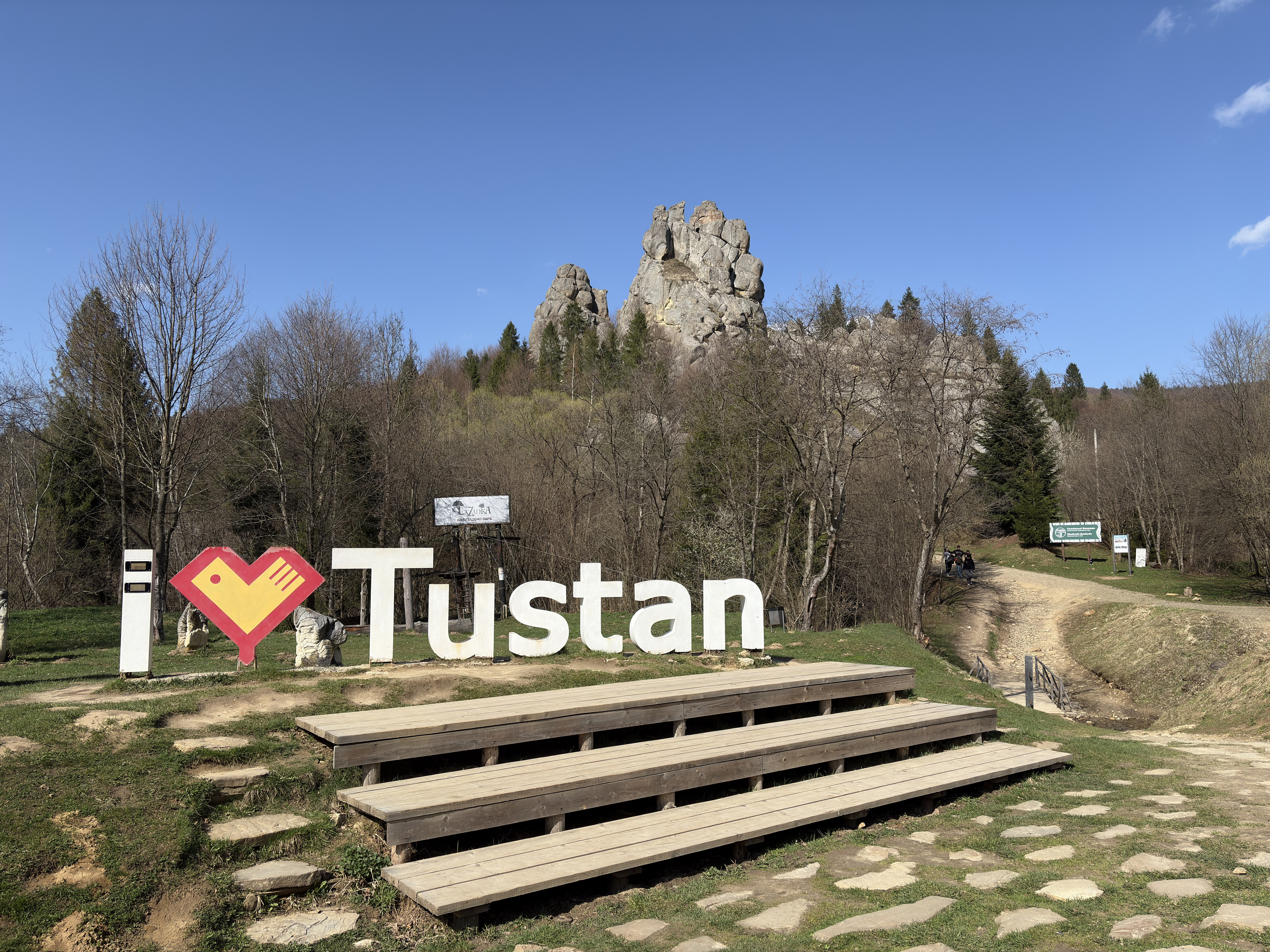 Picture Ukraine Tustan 2025-04 3 - Center Tustan