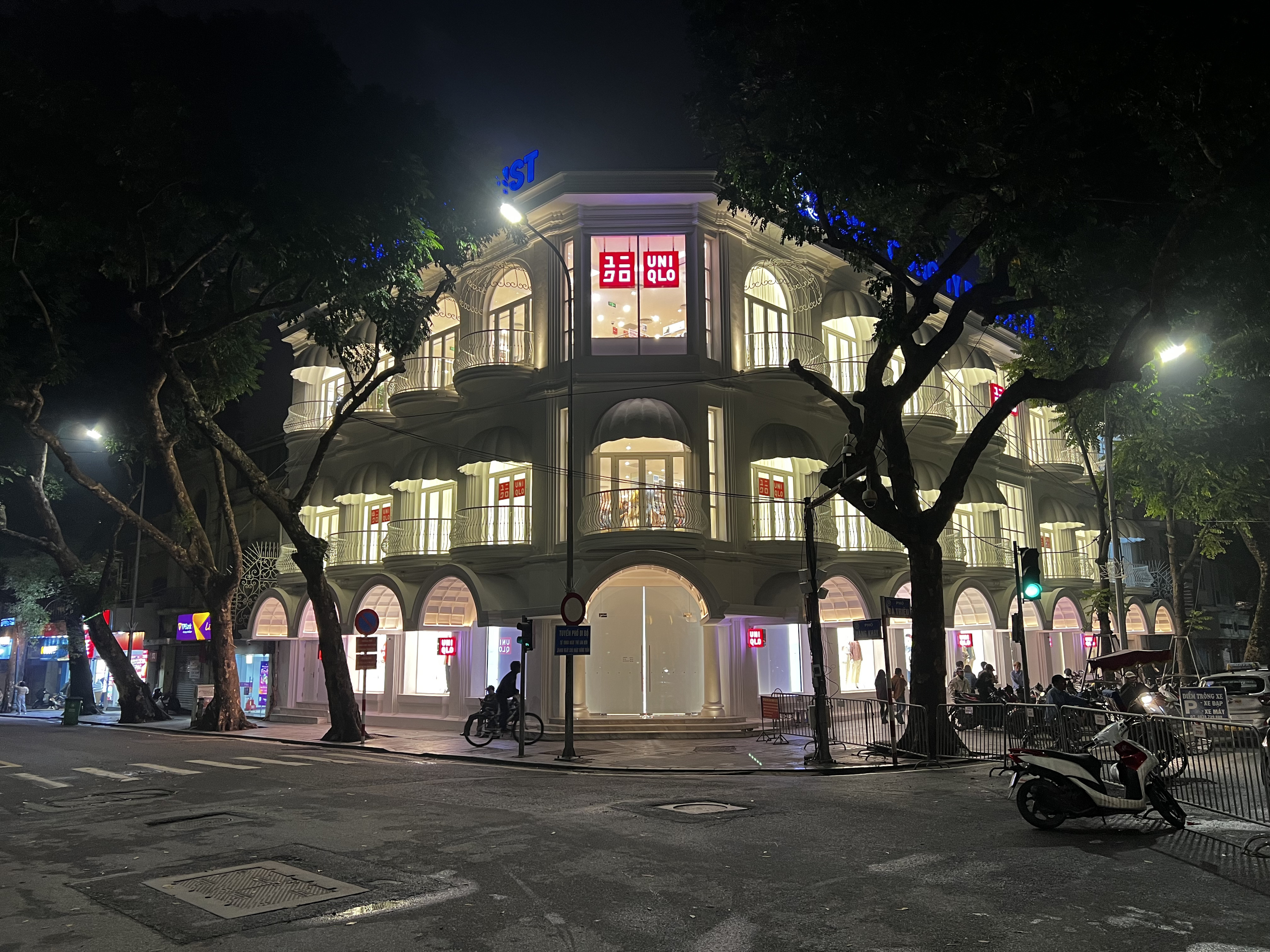 Picture Vietnam Hanoi Hoan Kiem Lake 2024-01 25 - Recreation Hoan Kiem Lake