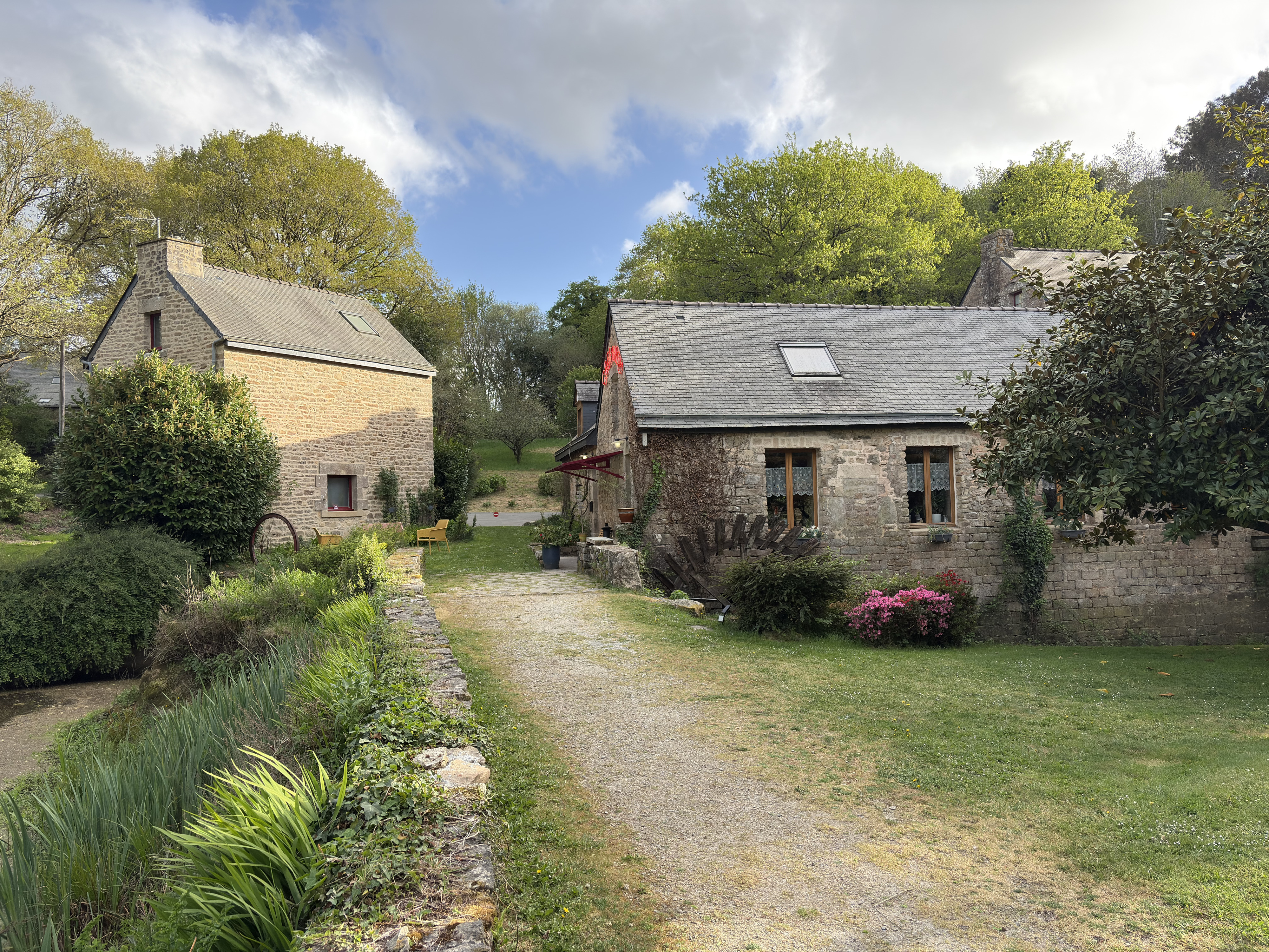 Picture France Local Mendon 2026-04 0 - Journey Local Mendon