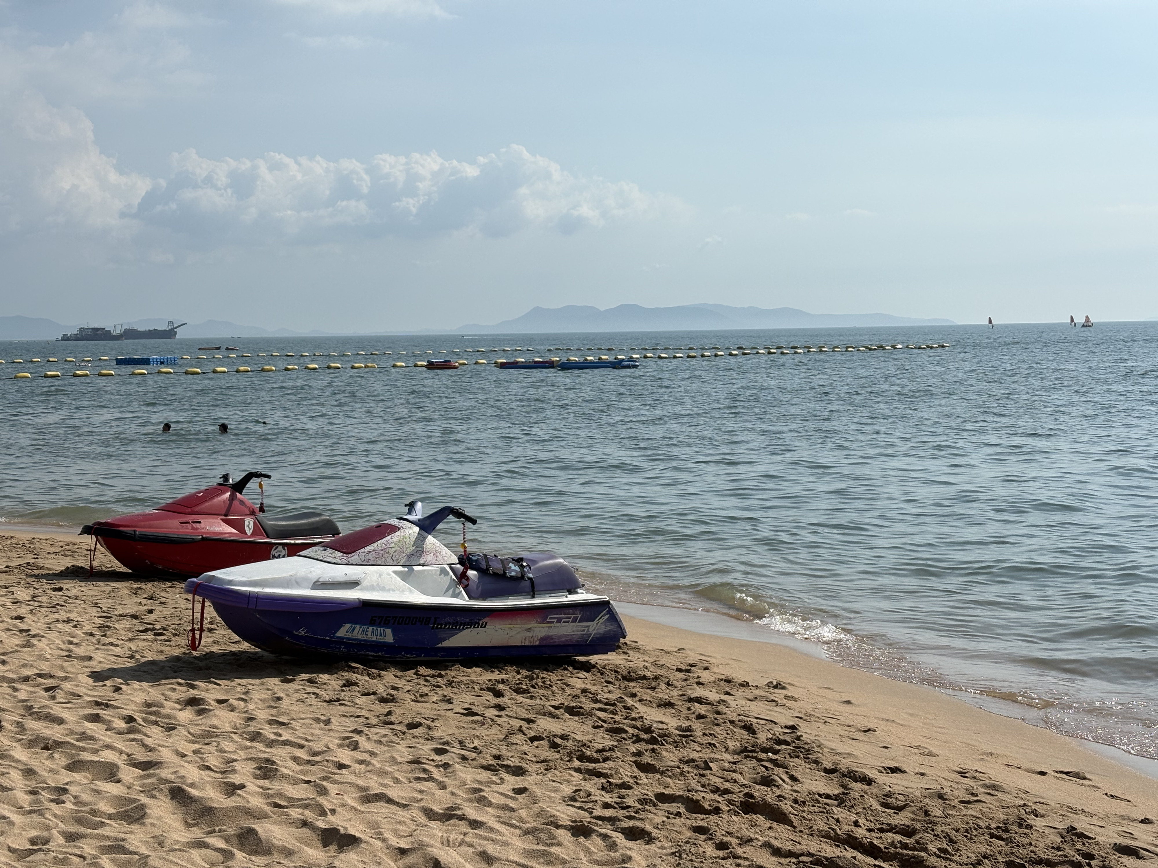 Picture Thailand Pattaya Dongtan beach 2025-12 15 - Around Dongtan beach