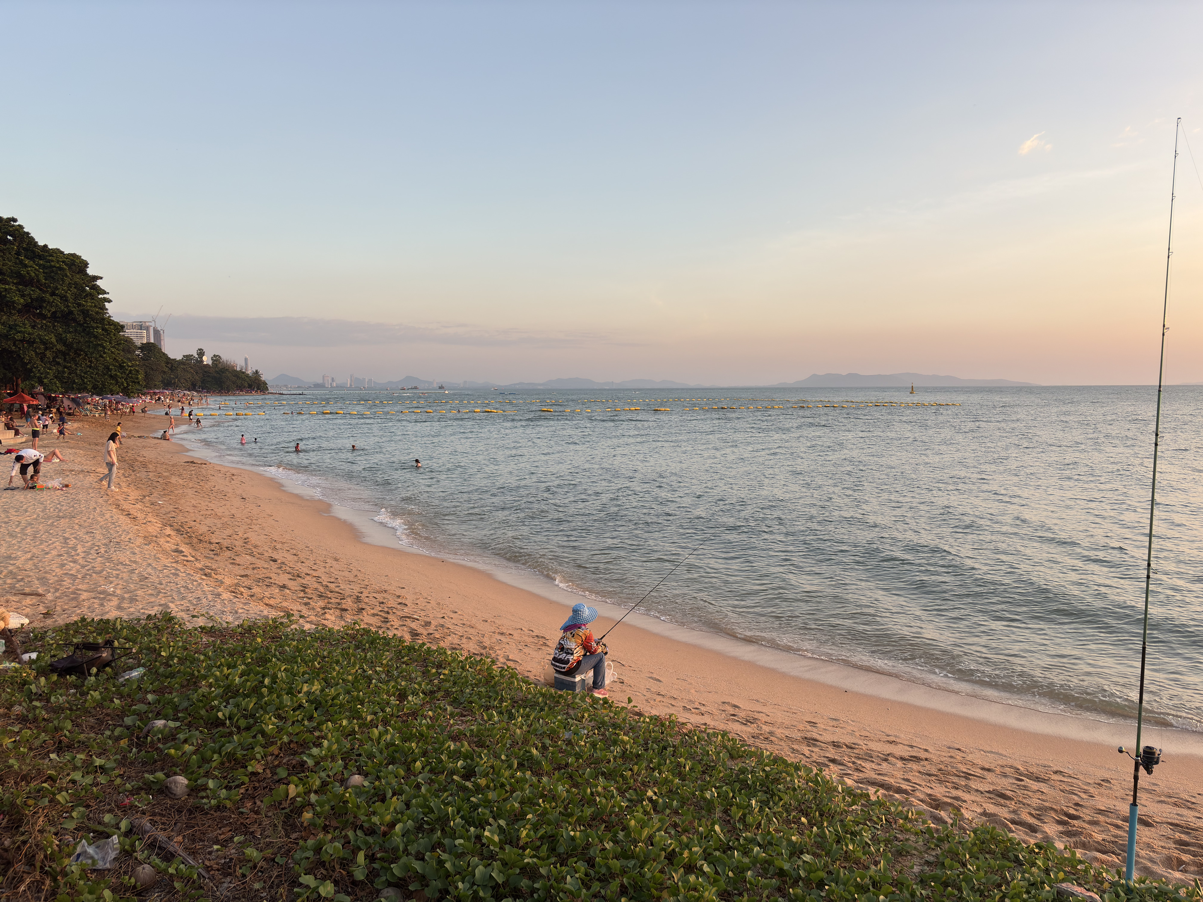 Picture Thailand Pattaya Dongtan beach 2025-12 36 - Discovery Dongtan beach