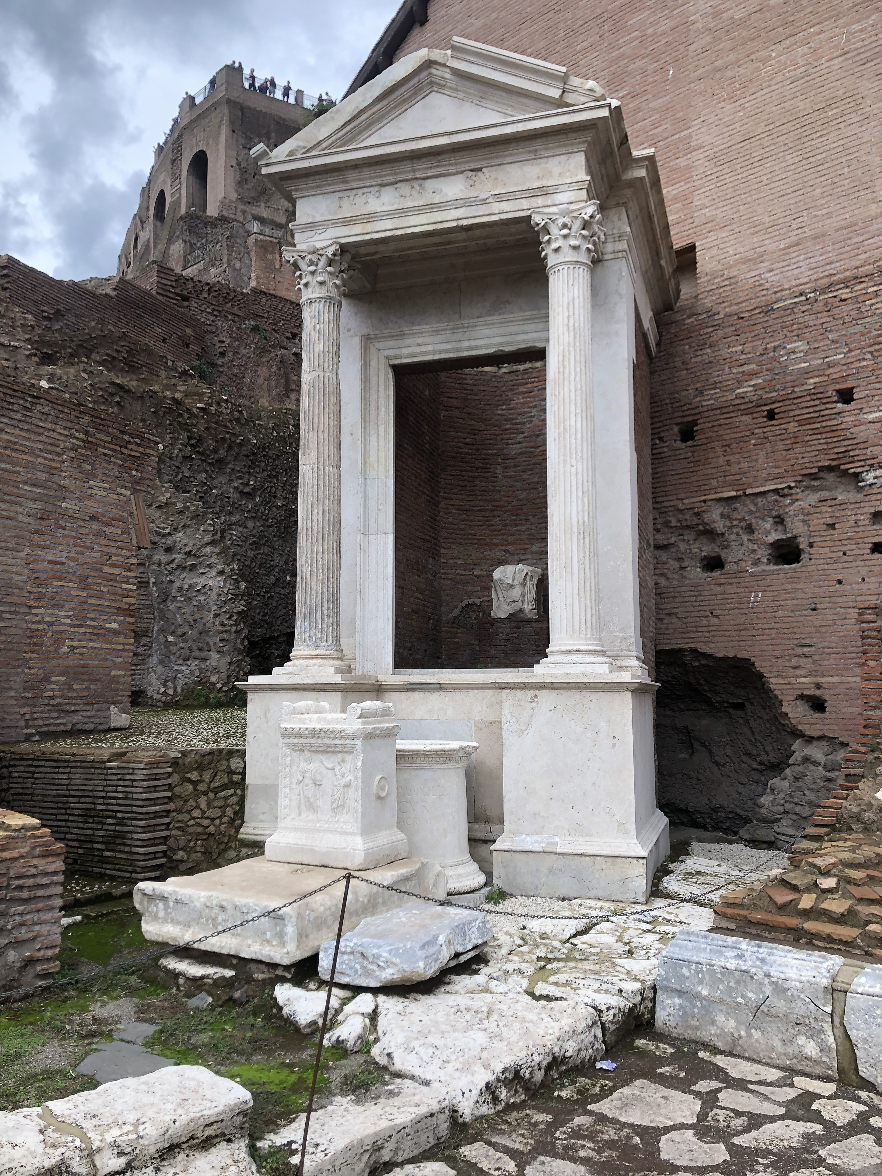 Picture Italy Rome Roman Forum 2024-09 98 - Recreation Roman Forum