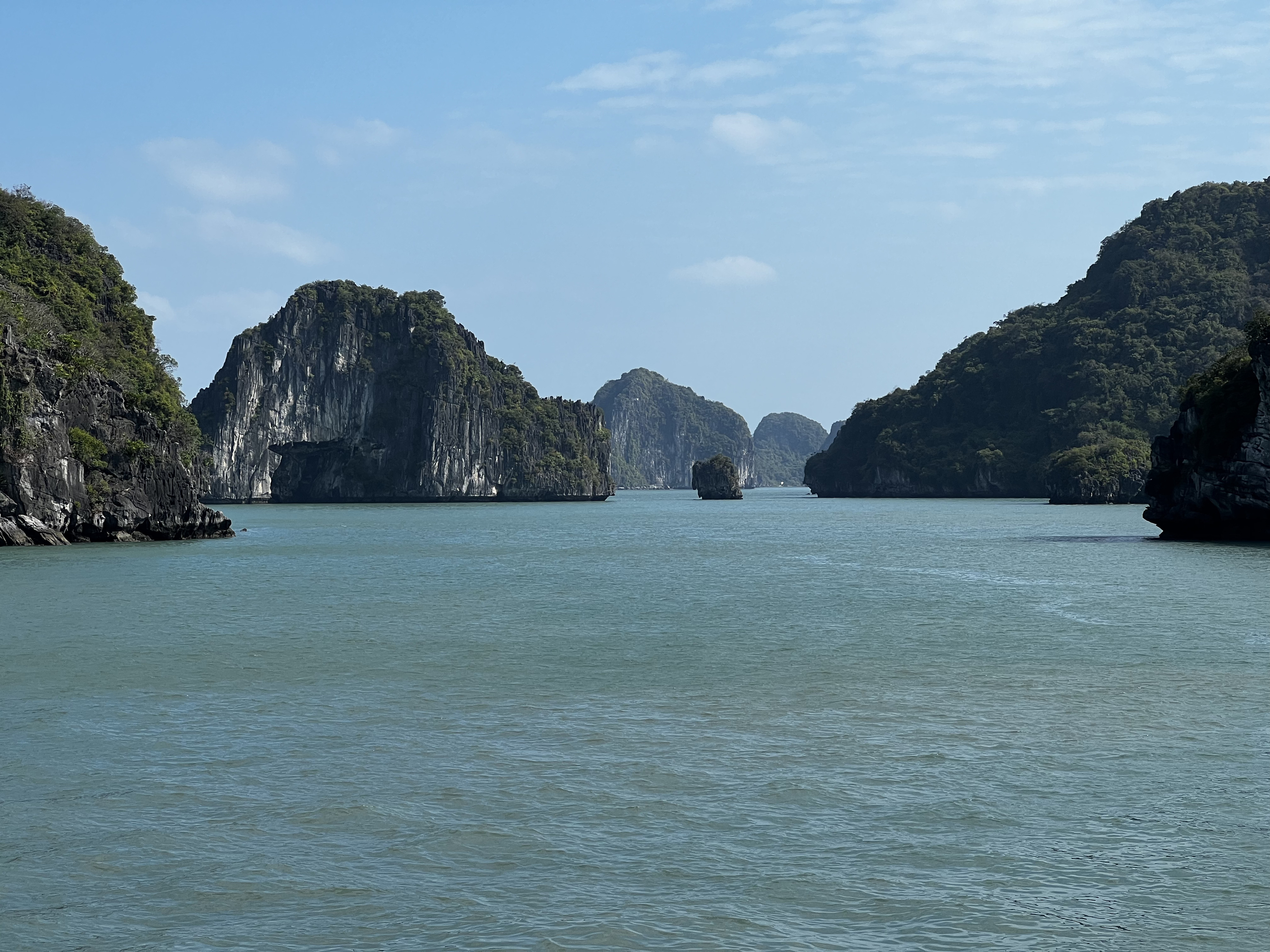 Picture Vietnam Ha Long Bay 2024-01 98 - Center Ha Long Bay