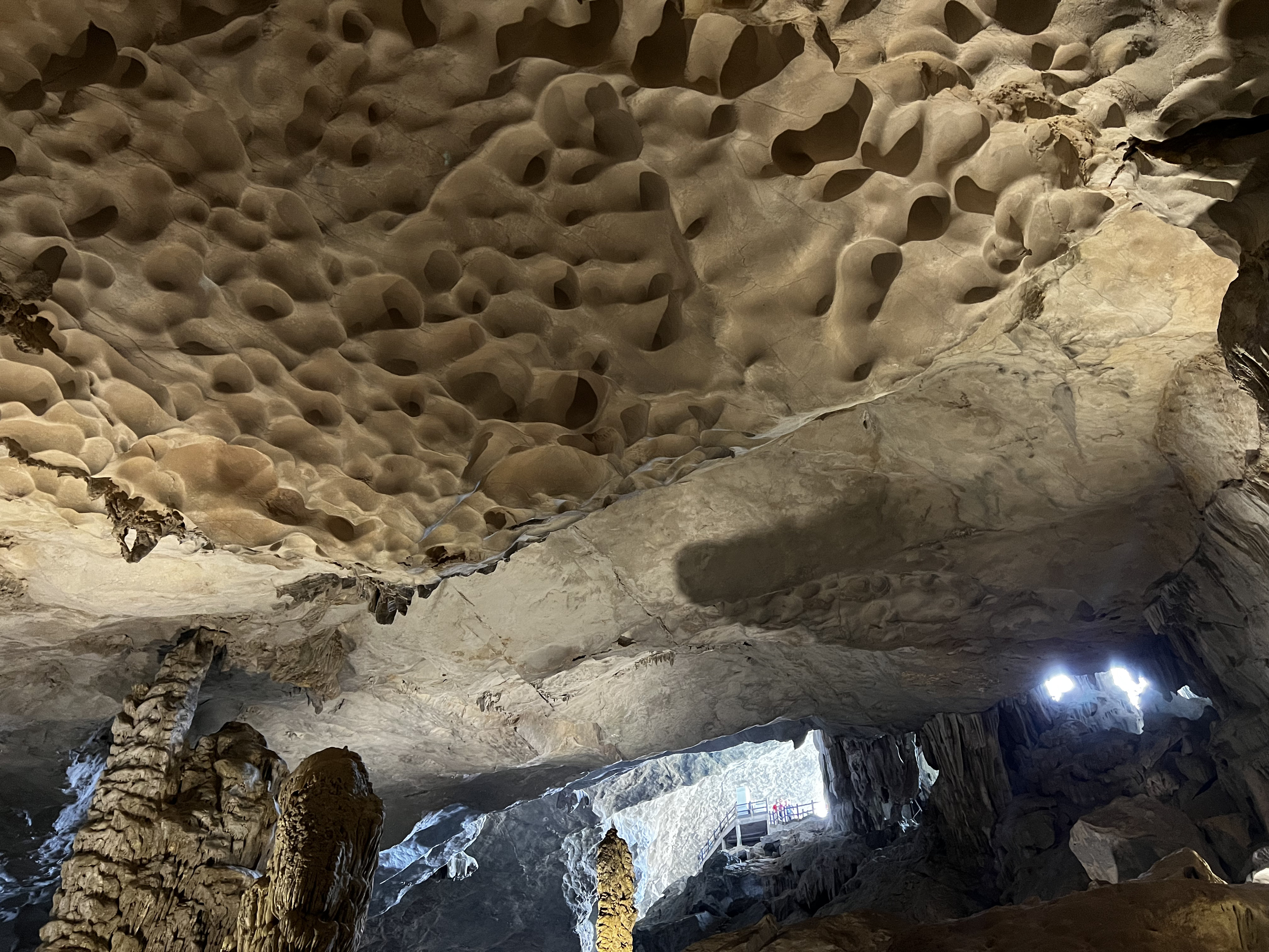 Picture Vietnam Ha Long Bay Sung Sot Cave 2024-01 27 - Center Sung Sot Cave