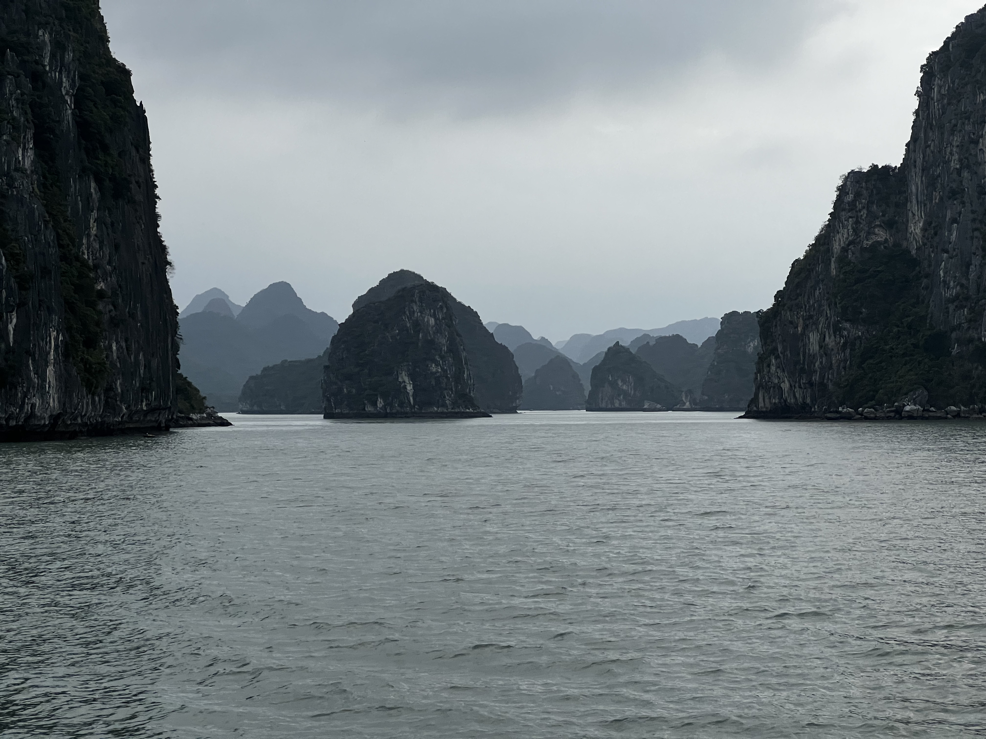 Picture Vietnam Ha Long Bay 2024-01 158 - Center Ha Long Bay