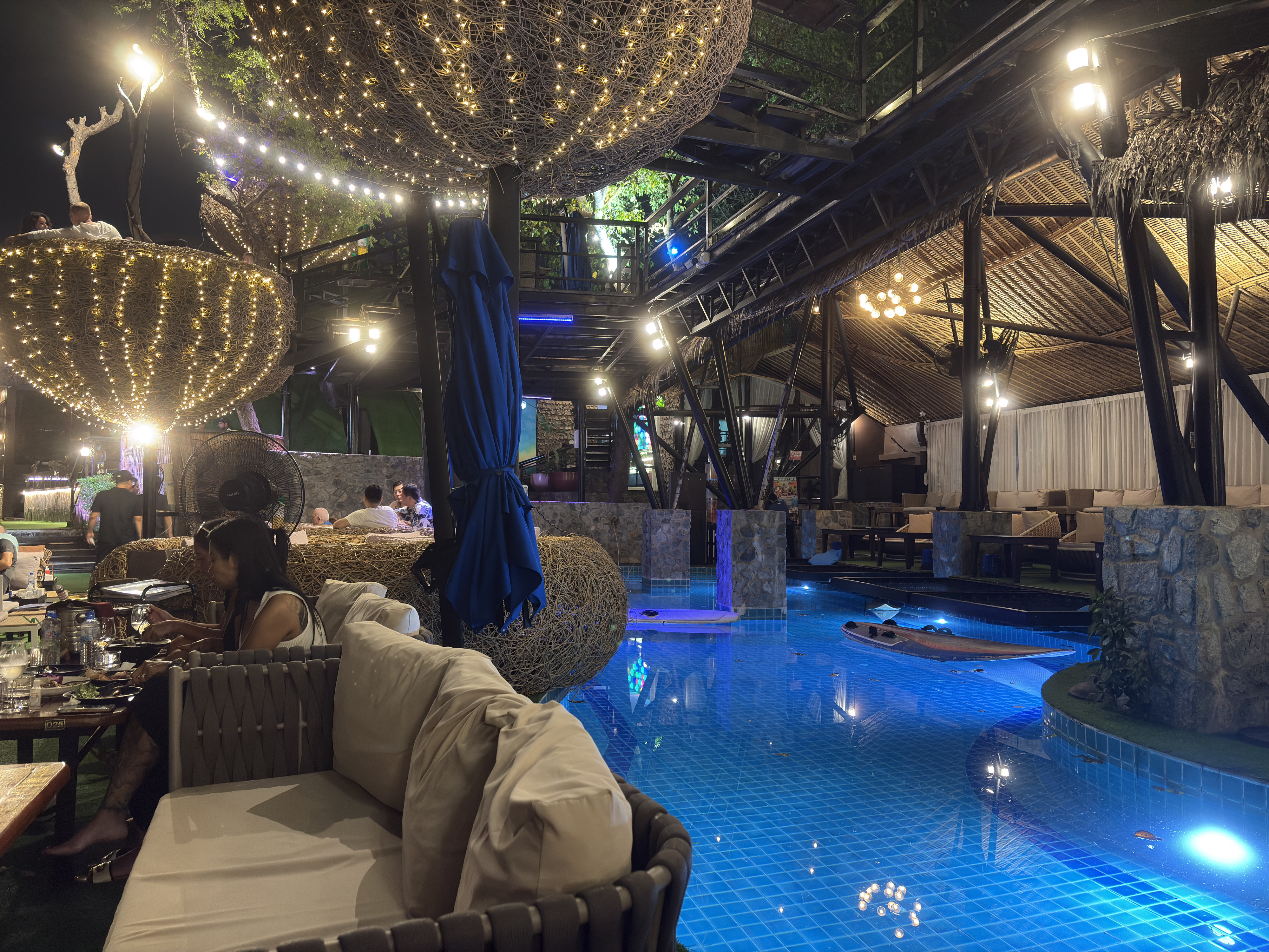 Picture Thailand Pattaya 3 Mermaids 2024-12 64 - Center 3 Mermaids