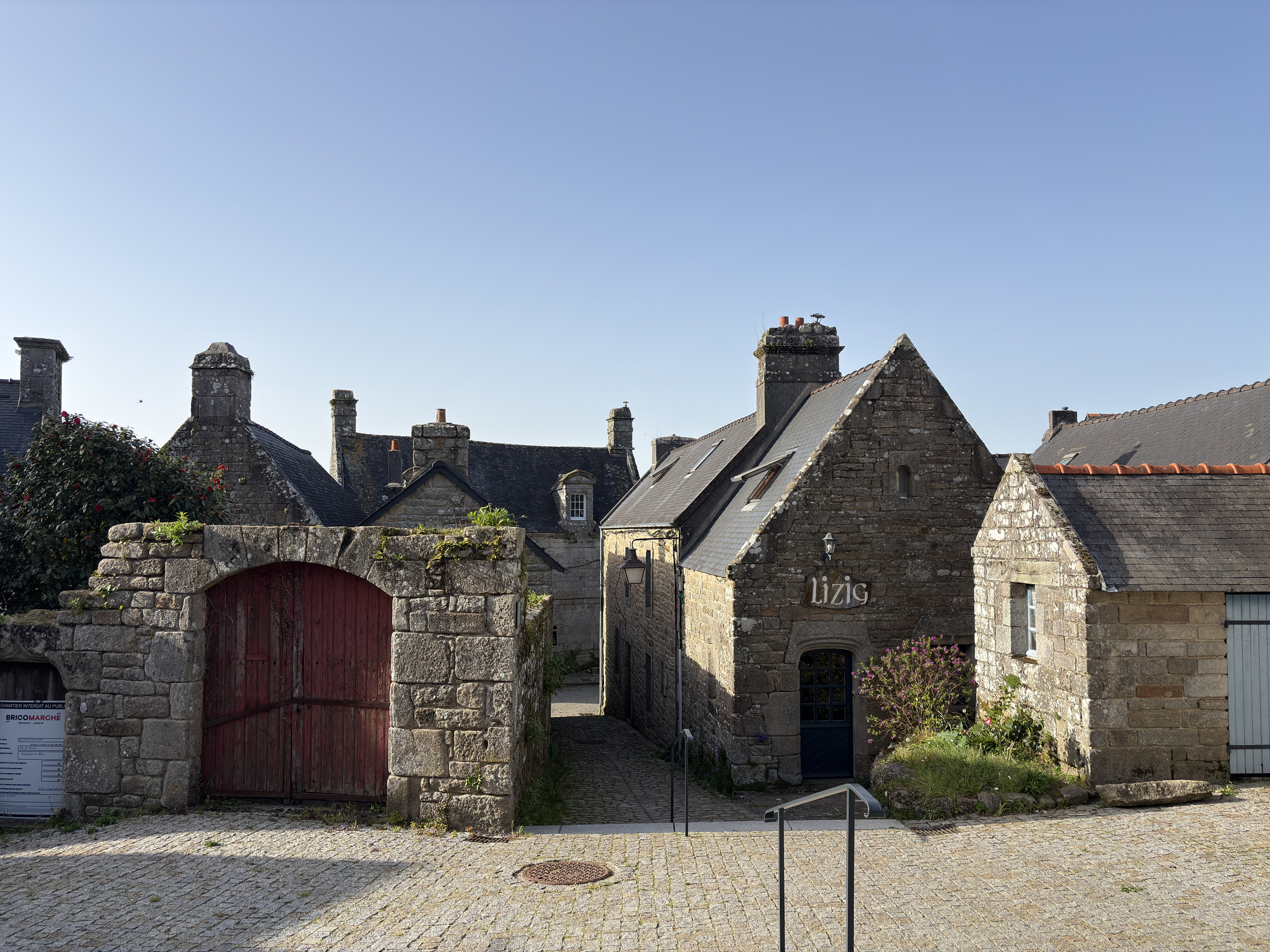 Picture France Locronan 2026-04 143 - Recreation Locronan