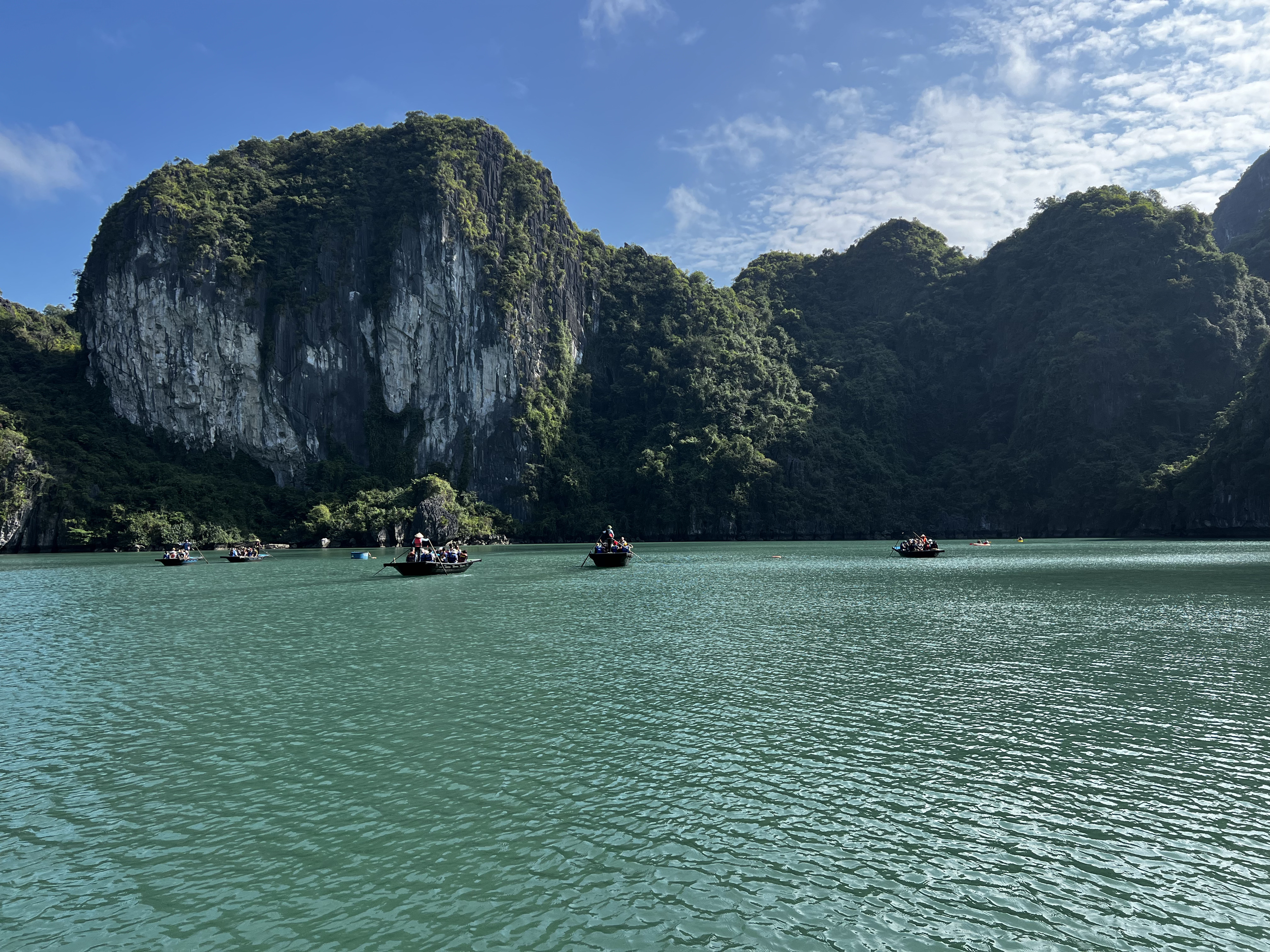 Picture Vietnam Ha Long Bay 2024-01 141 - Center Ha Long Bay