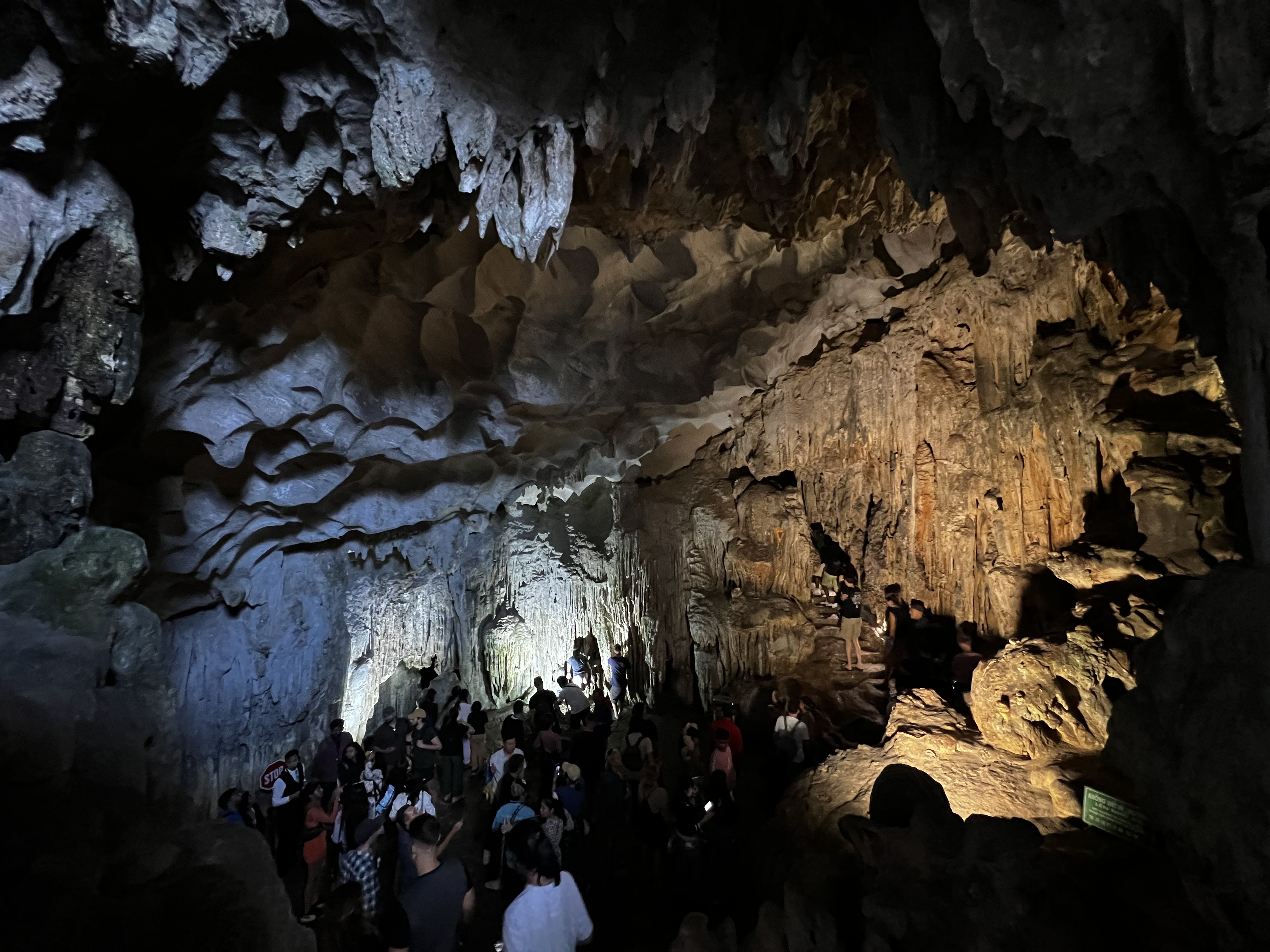 Picture Vietnam Ha Long Bay Sung Sot Cave 2024-01 55 - Around Sung Sot Cave