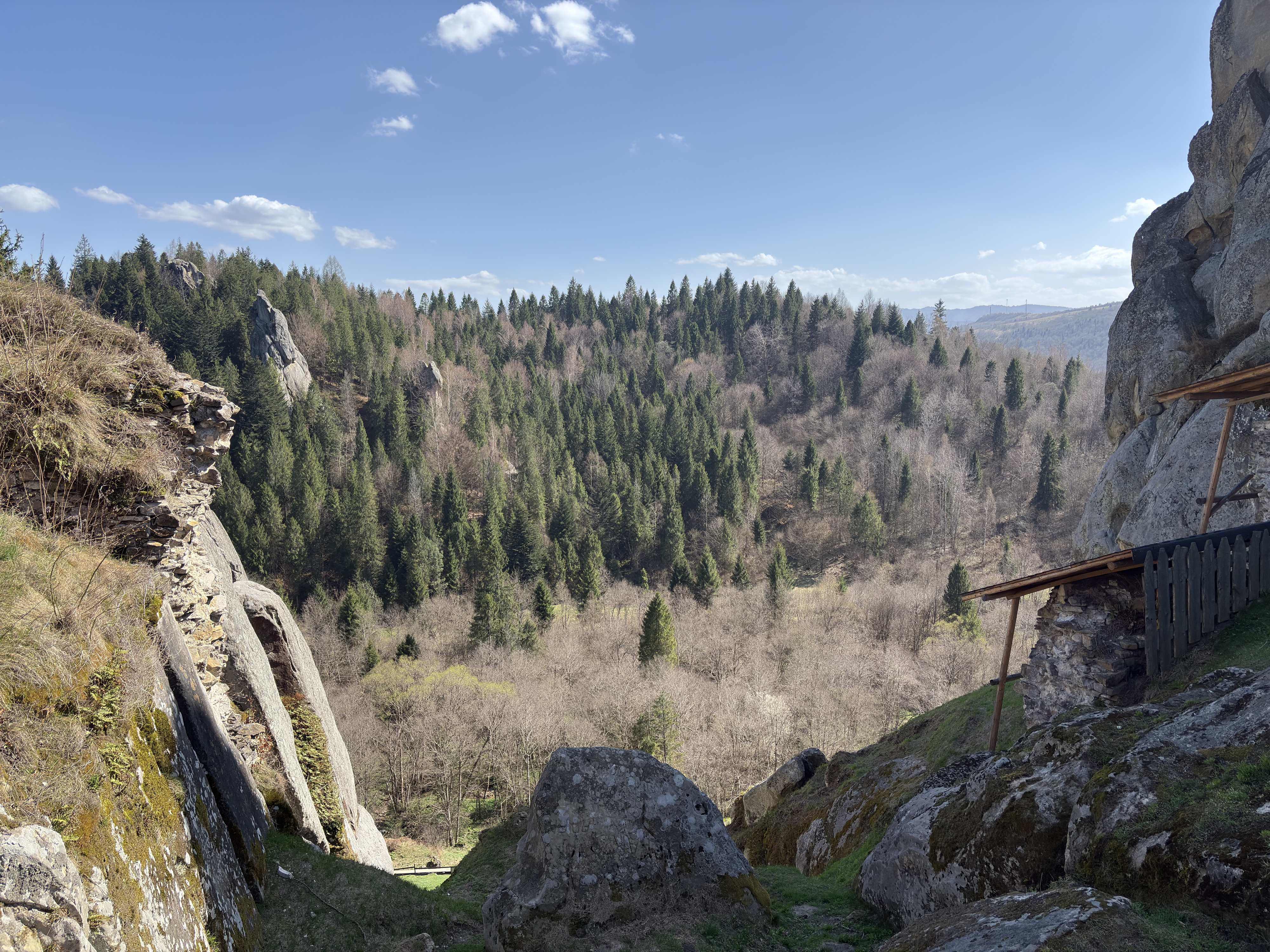Picture Ukraine Tustan 2025-04 8 - Recreation Tustan