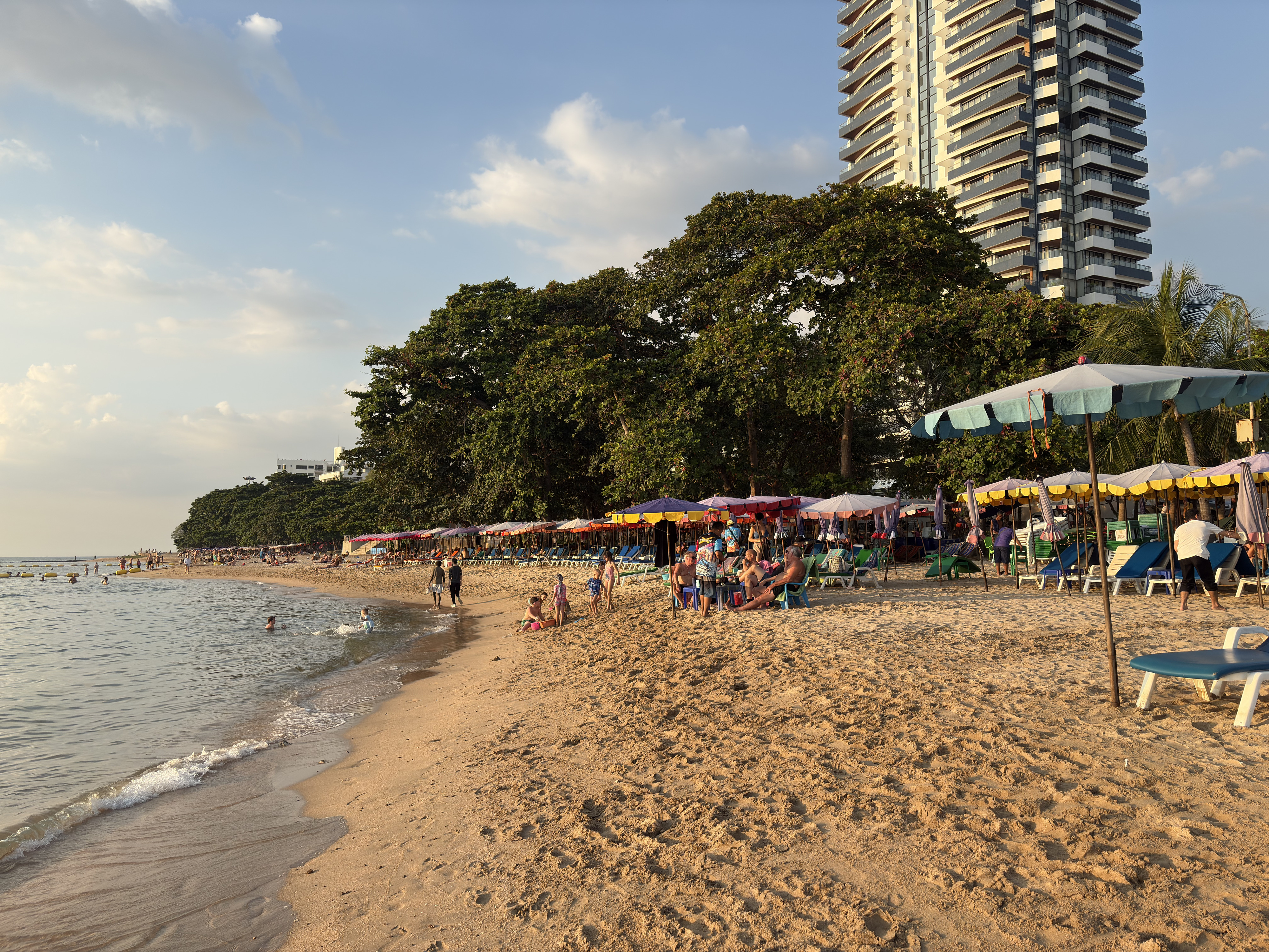 Picture Thailand Pattaya Dongtan beach 2025-12 19 - Center Dongtan beach