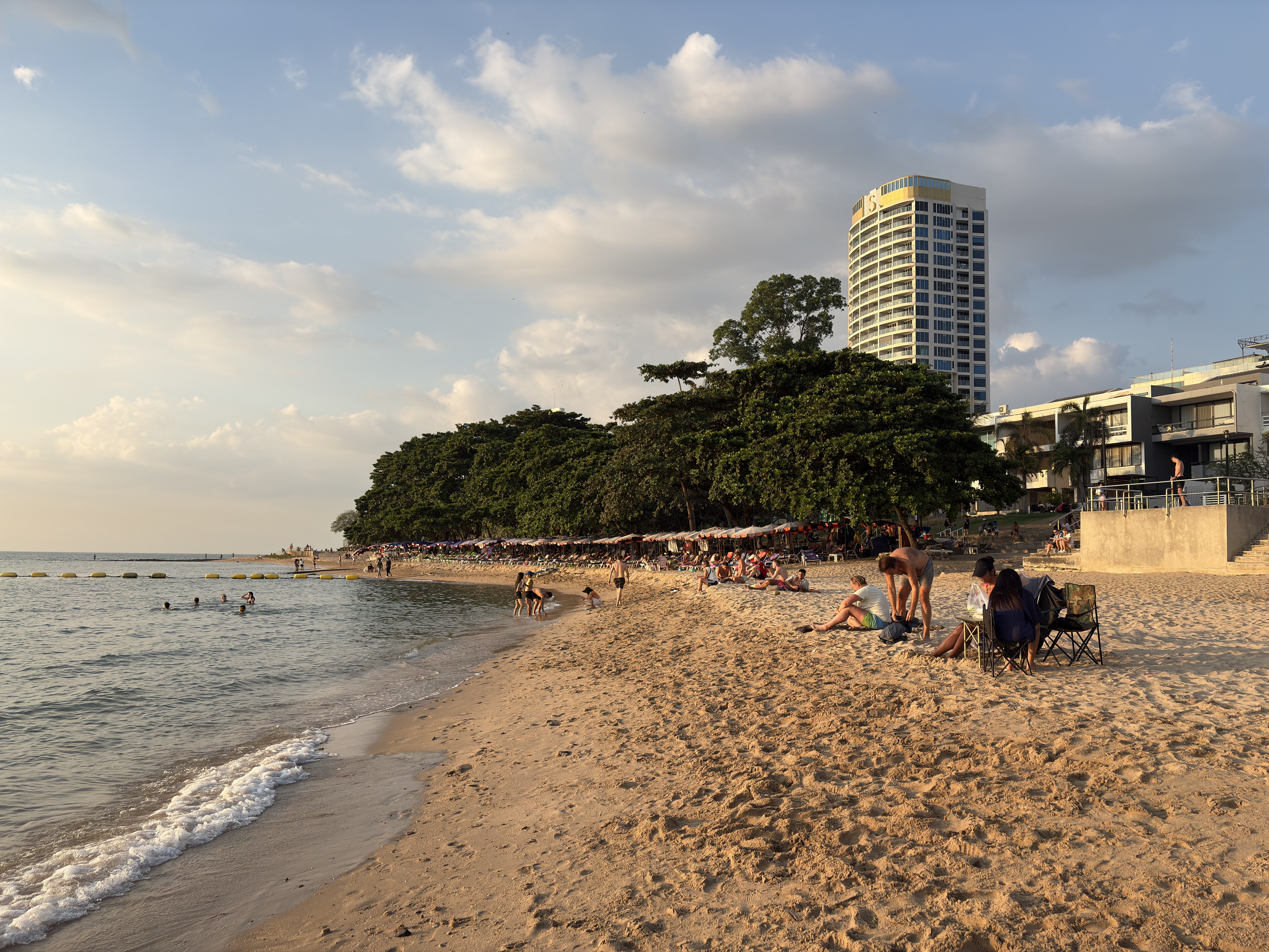 Picture Thailand Pattaya Dongtan beach 2025-12 43 - Discovery Dongtan beach