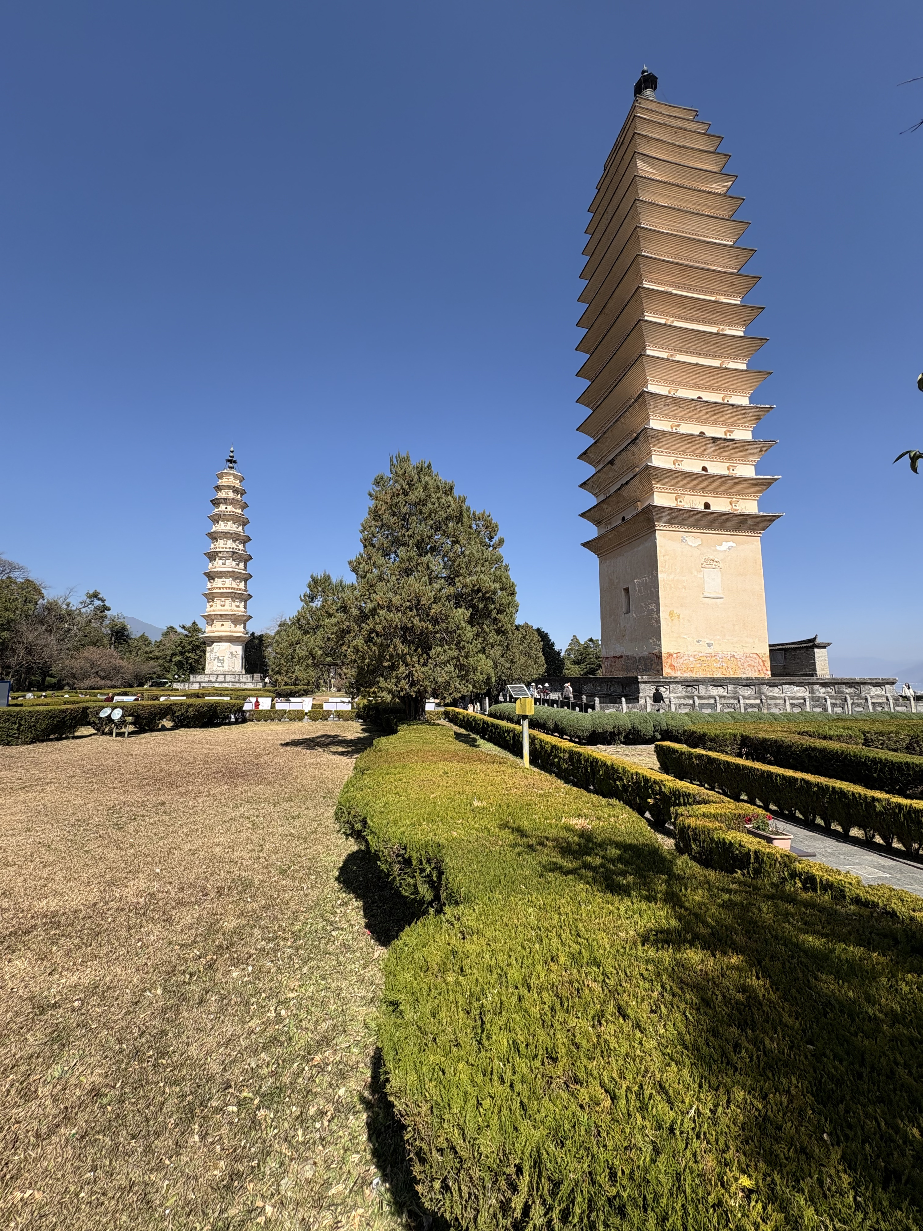 Picture China Dali Three pagodas 2026-01 19 - Around Three pagodas