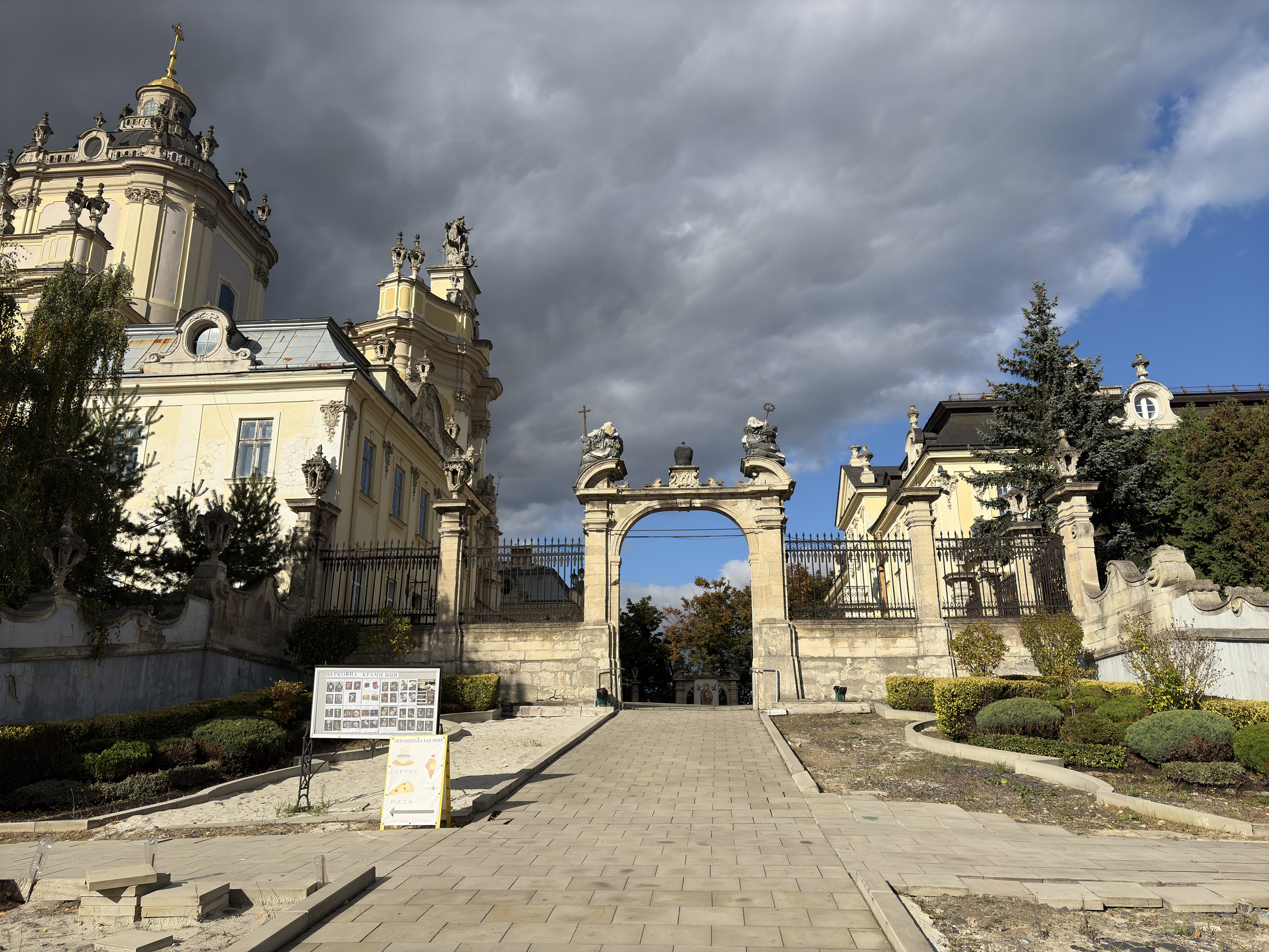 Picture Ukraine Lviv 2024-10 75 - Recreation Lviv