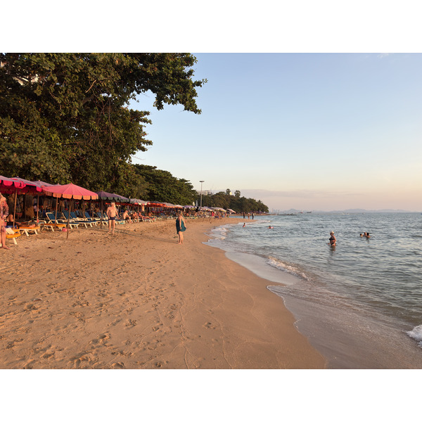 Picture Thailand Pattaya Dongtan beach 2025-12 42 - Center Dongtan beach