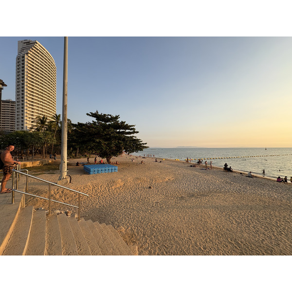Picture Thailand Pattaya Dongtan beach 2025-12 16 - Center Dongtan beach