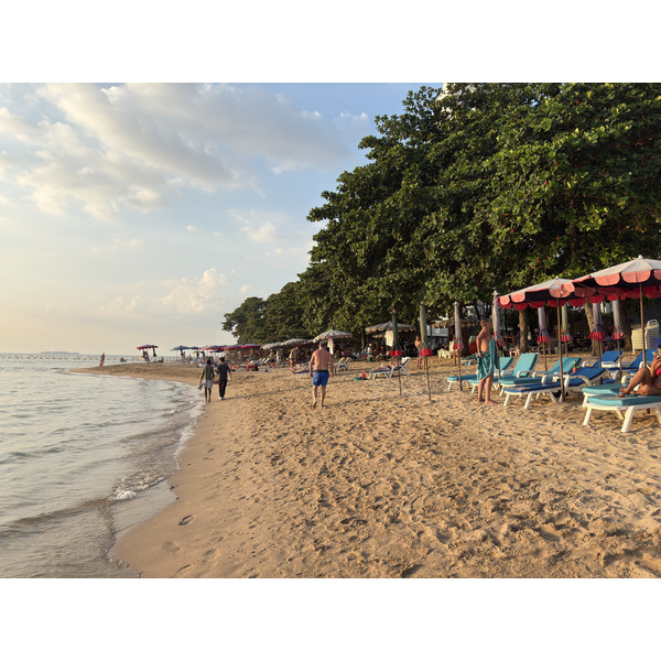Picture Thailand Pattaya Dongtan beach 2025-12 29 - Around Dongtan beach