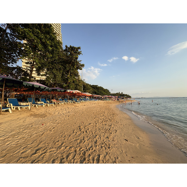Picture Thailand Pattaya Dongtan beach 2025-12 10 - Tour Dongtan beach
