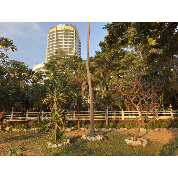 Picture Thailand Pattaya Dongtan beach 2025-12 35 - Discovery Dongtan beach
