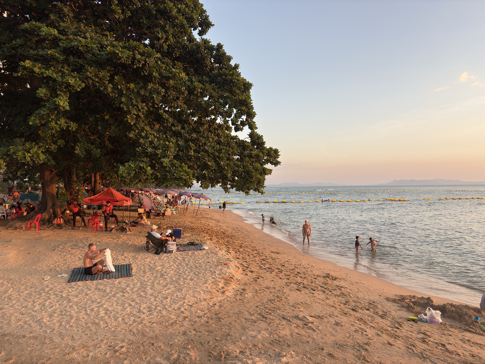 Picture Thailand Pattaya Dongtan beach 2025-12 11 - Store Dongtan beach