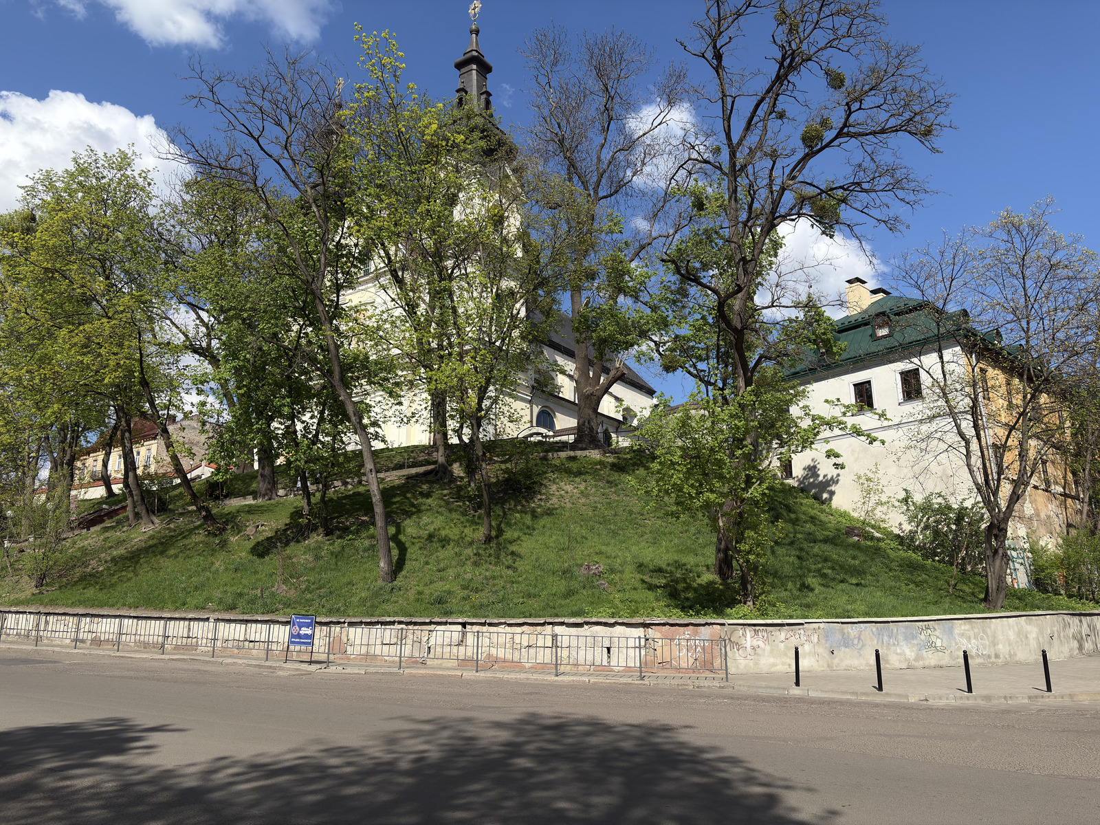 Picture Ukraine Lviv 2025-04 1 - Shopping Mall Lviv