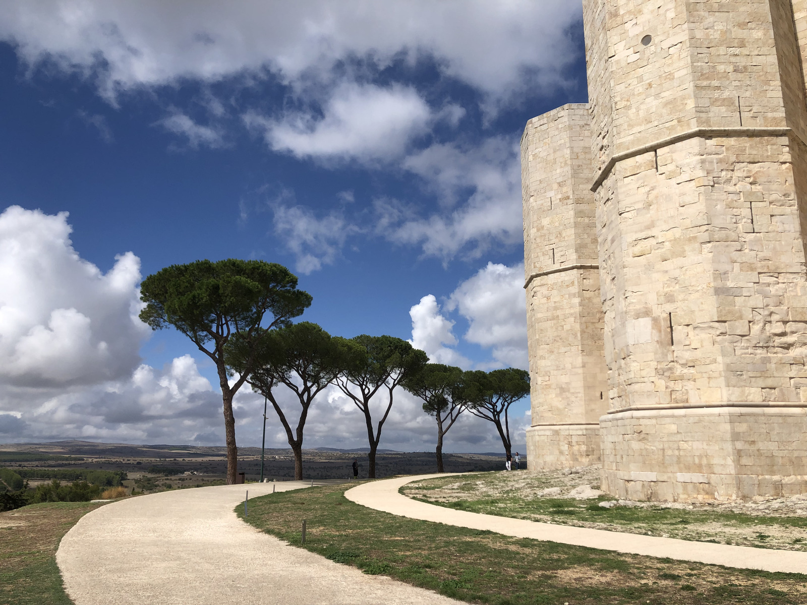 Picture Italy Castel del monte 2024-09 24 - Sightseeing Castel del monte