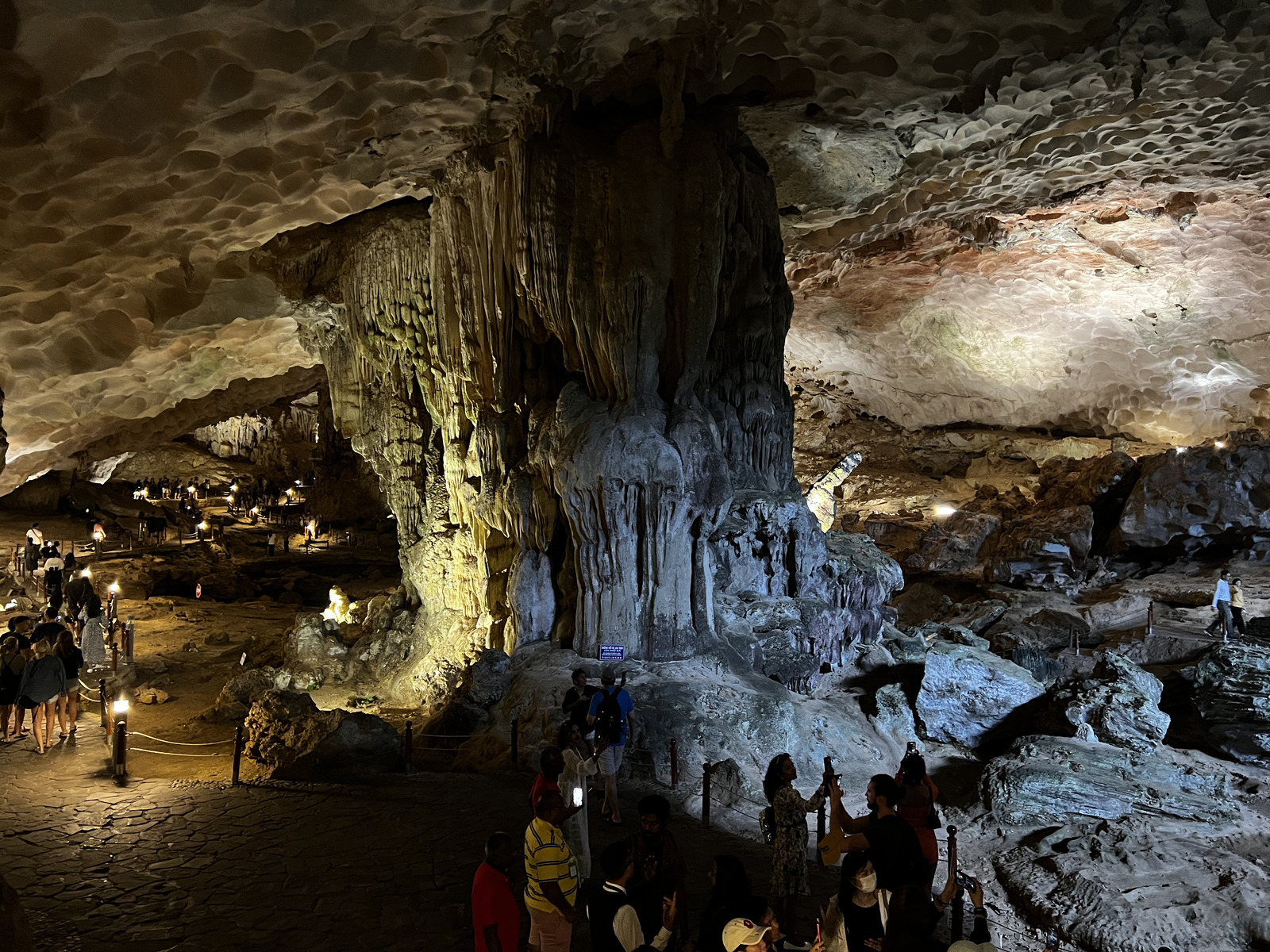 Picture Vietnam Ha Long Bay Sung Sot Cave 2024-01 43 - Photographer Sung Sot Cave