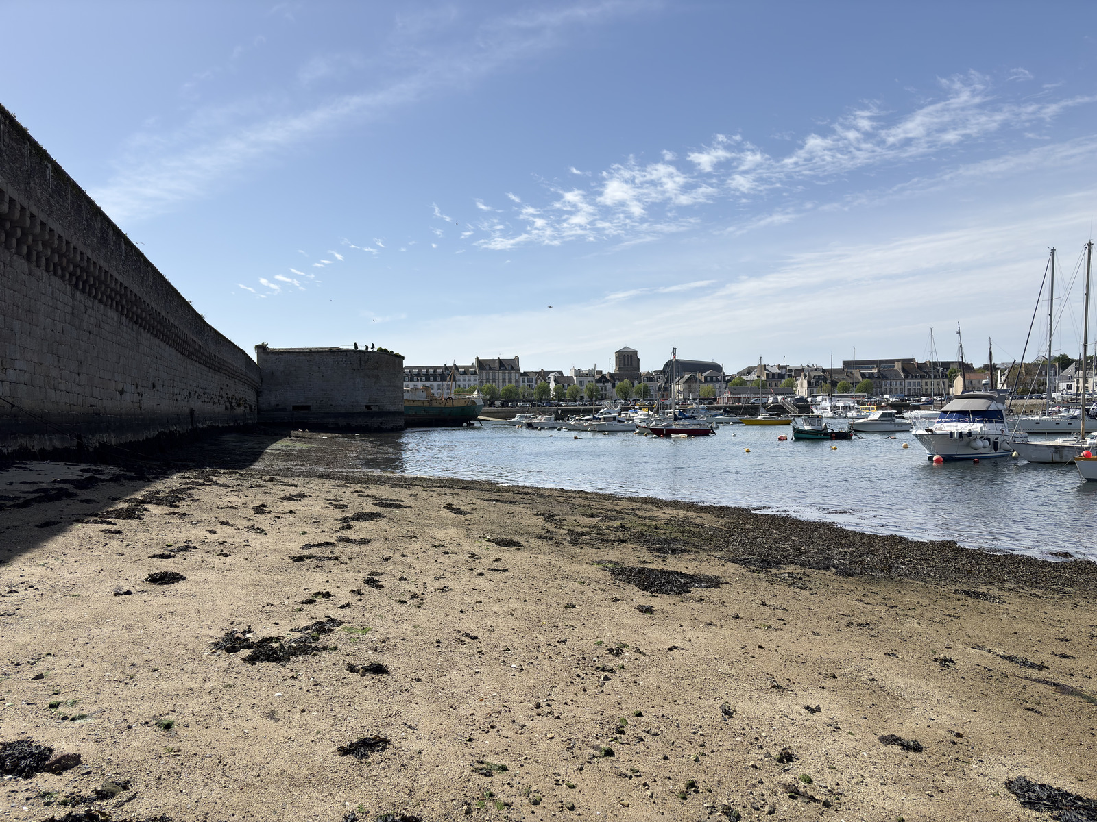 Picture France Concarneau Ville close 2026-04 53 - Flight Ville close