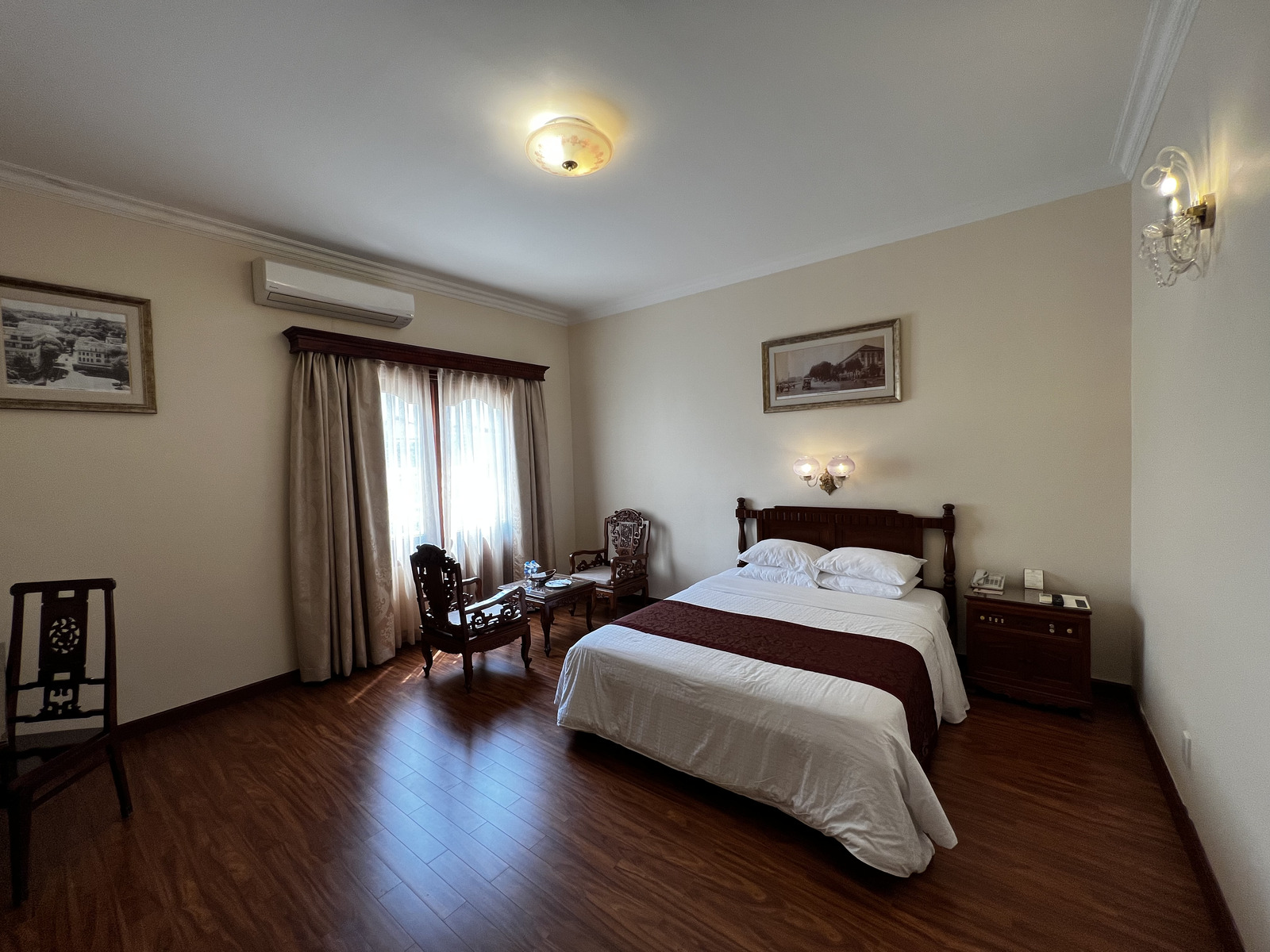 Picture Vietnam Saigon Continental Hotel 2024-01 25 - Sightseeing Continental Hotel