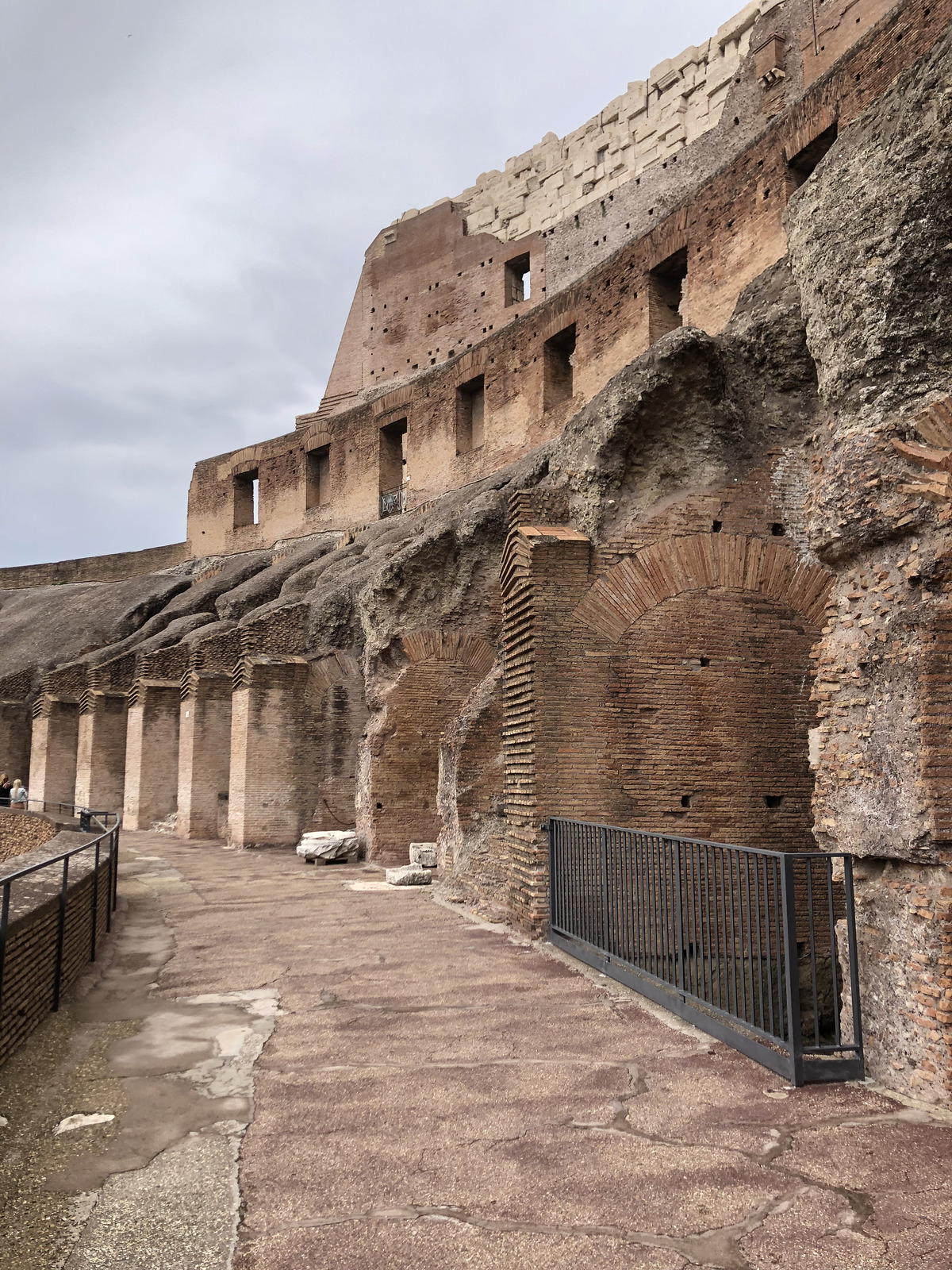 Picture Italy Rome The Colosseum 2024-09 46 - Flights The Colosseum
