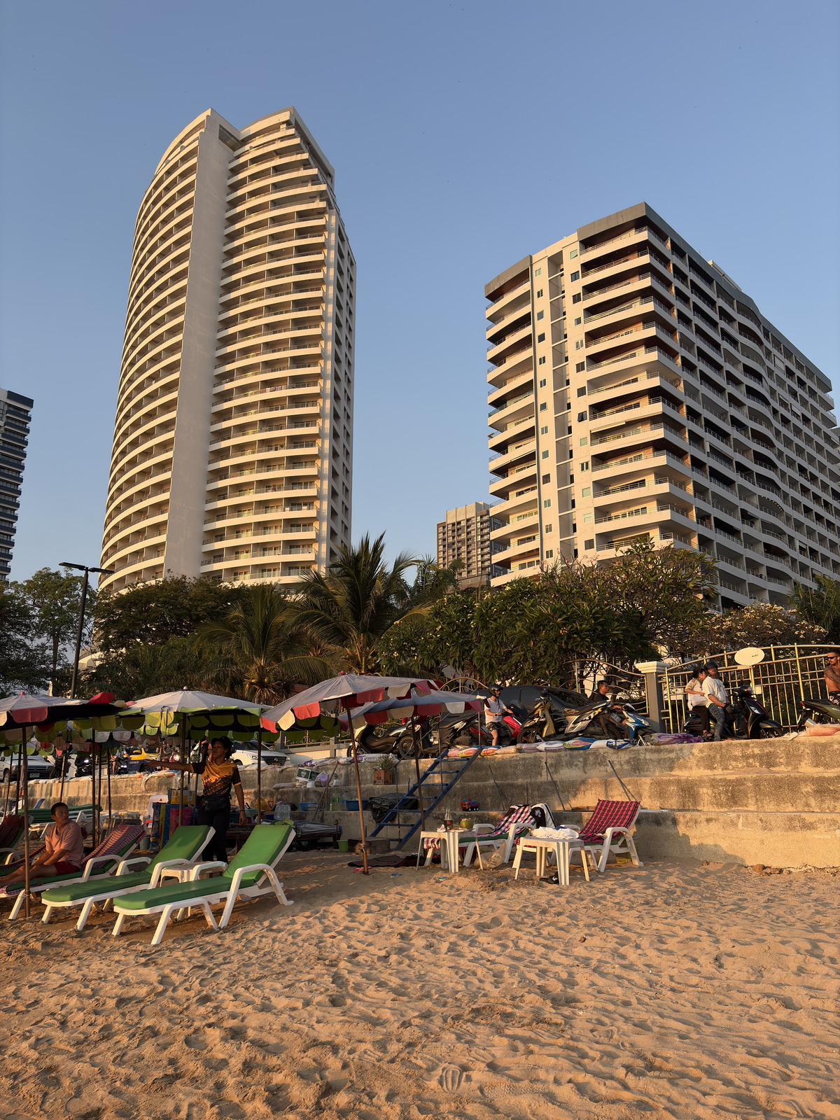 Picture Thailand Pattaya Dongtan beach 2025-12 13 - Photographers Dongtan beach