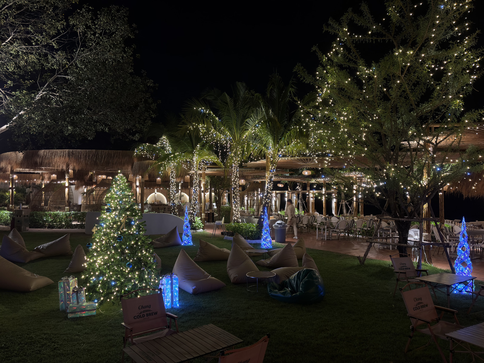 Picture Thailand Pattaya Oxygen Restaurant 2025-12 11 - Views Oxygen Restaurant