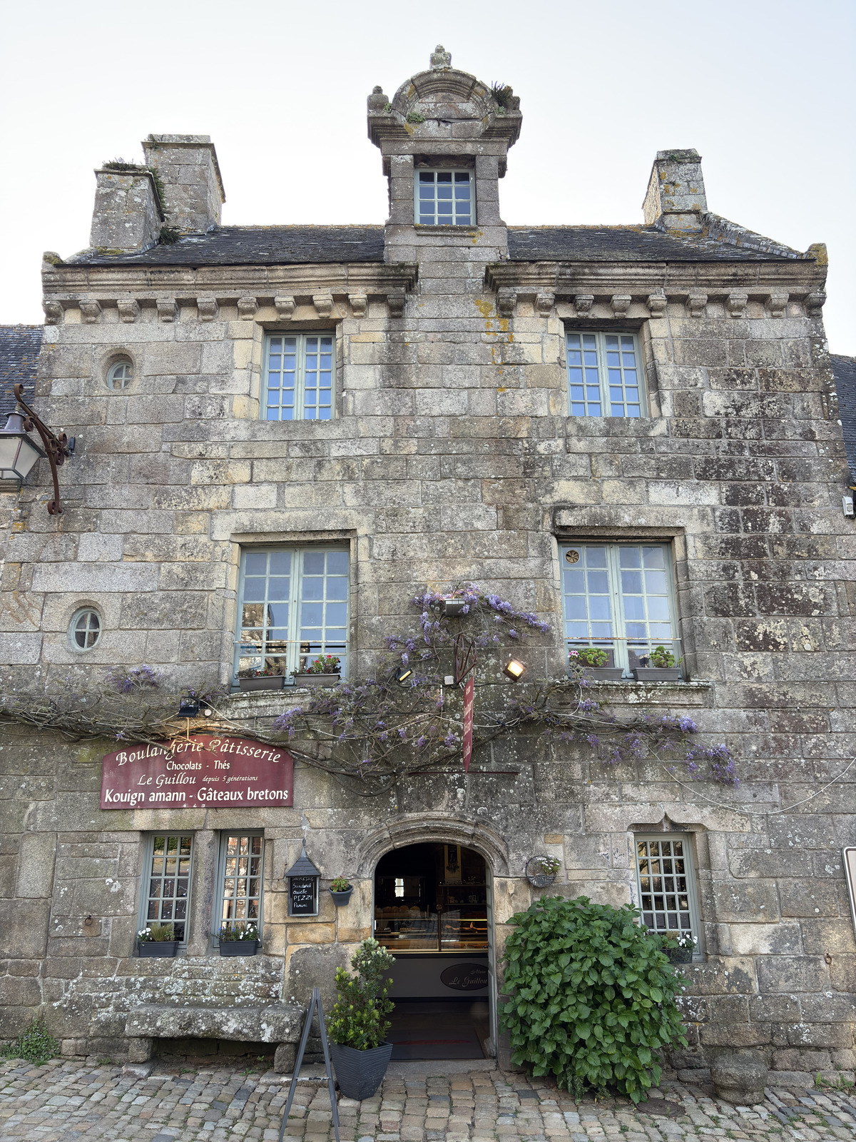Picture France Locronan 2026-04 95 - Road Map Locronan