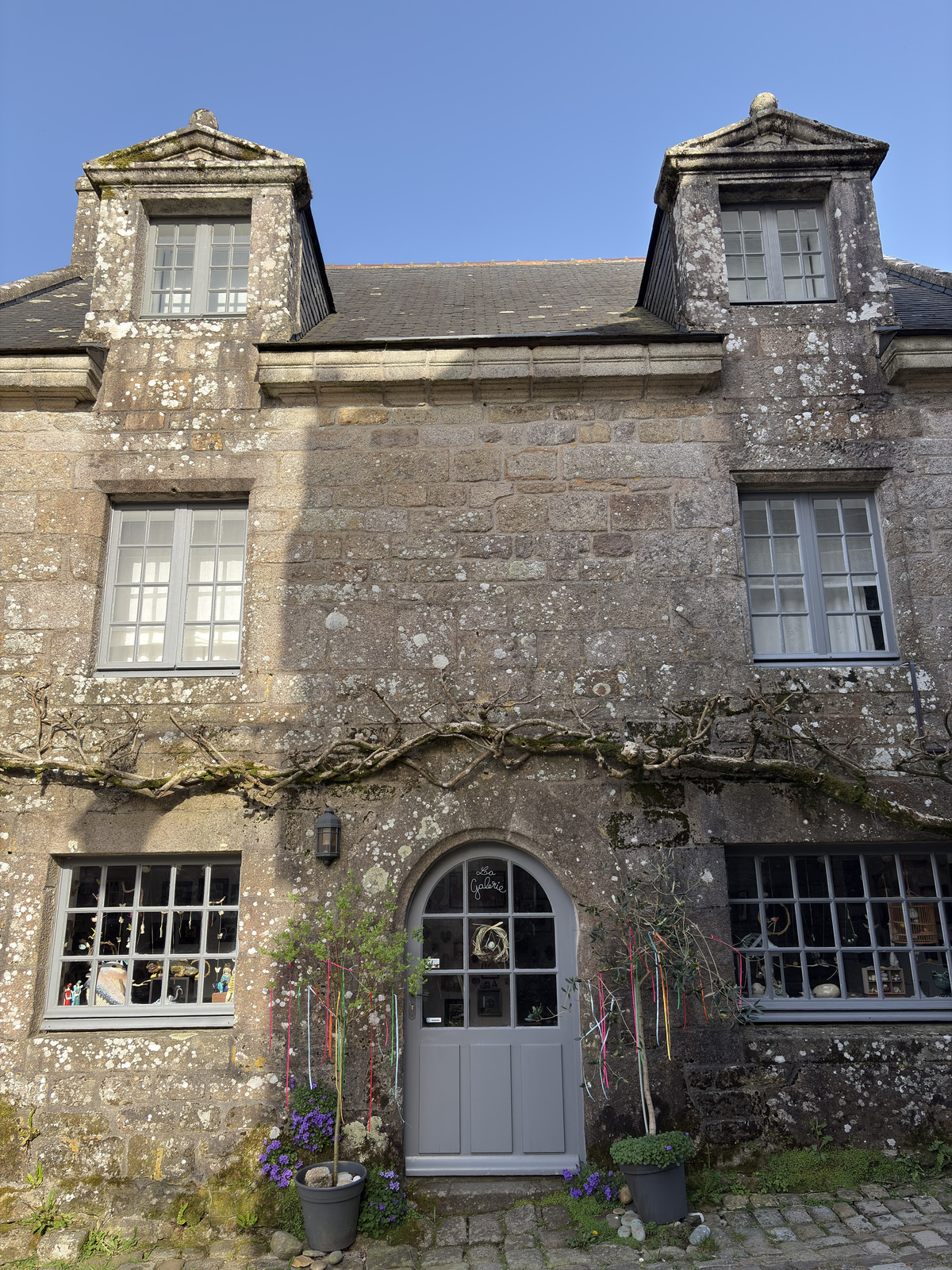 Picture France Locronan 2026-04 75 - Store Locronan