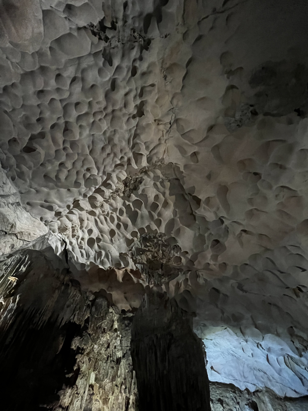 Picture Vietnam Ha Long Bay Sung Sot Cave 2024-01 21 - Car Sung Sot Cave