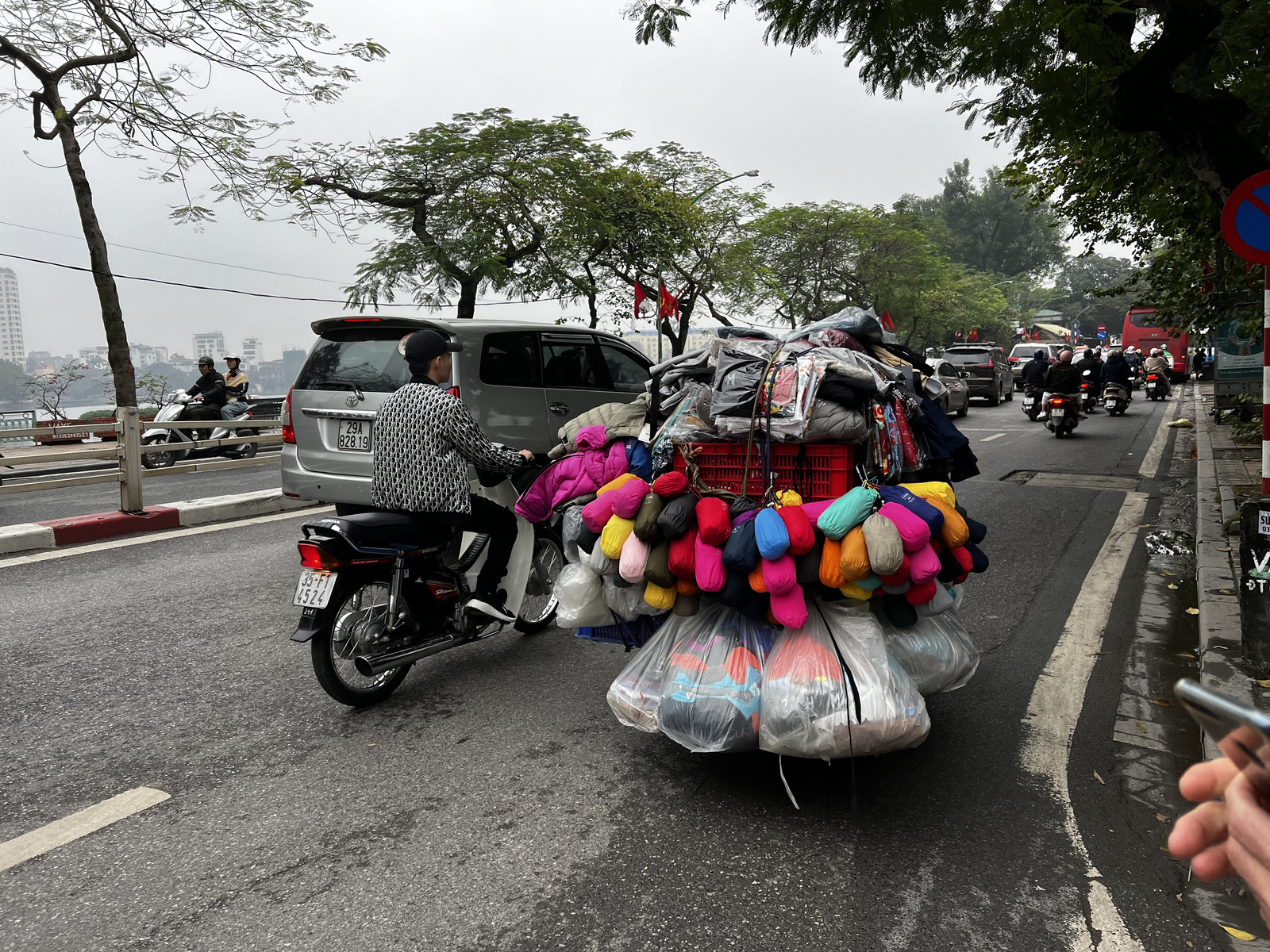 Picture Vietnam Hanoi Tay Lake 2024-01 13 - Perspective Tay Lake