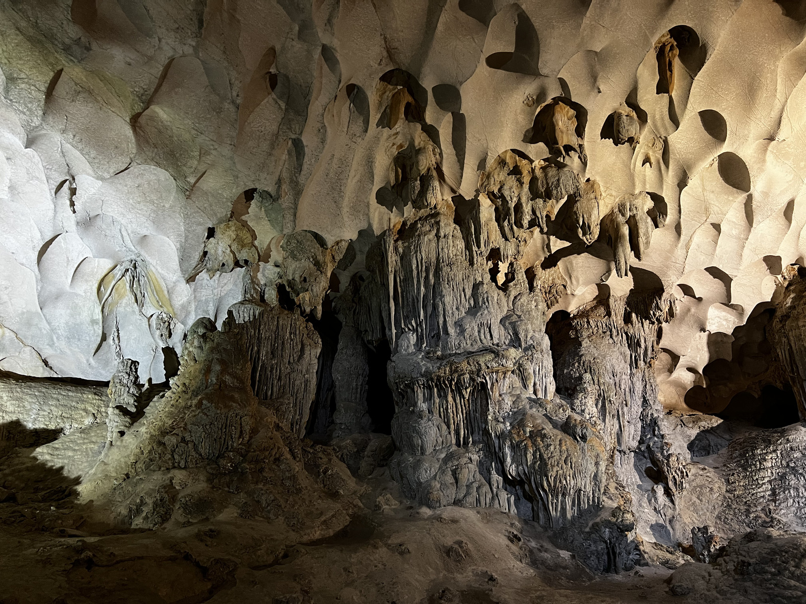 Picture Vietnam Ha Long Bay Sung Sot Cave 2024-01 33 - Trips Sung Sot Cave