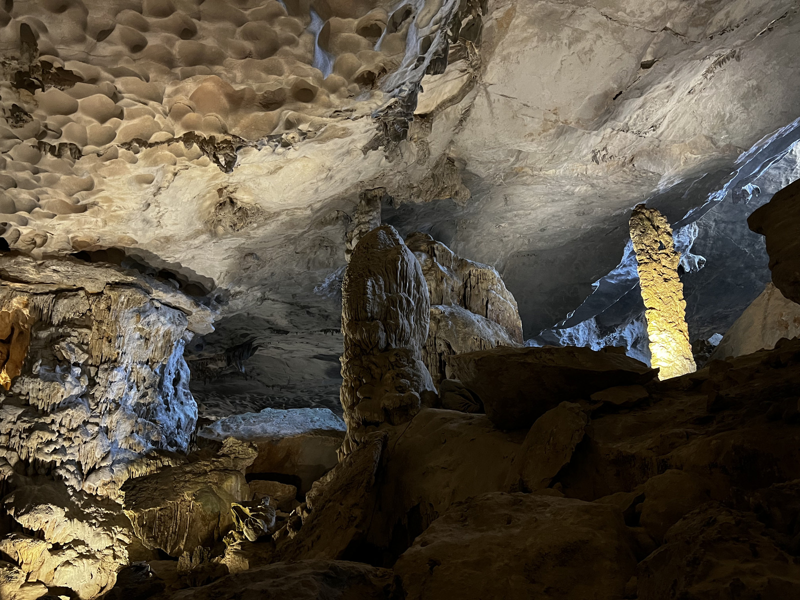 Picture Vietnam Ha Long Bay Sung Sot Cave 2024-01 71 - Store Sung Sot Cave