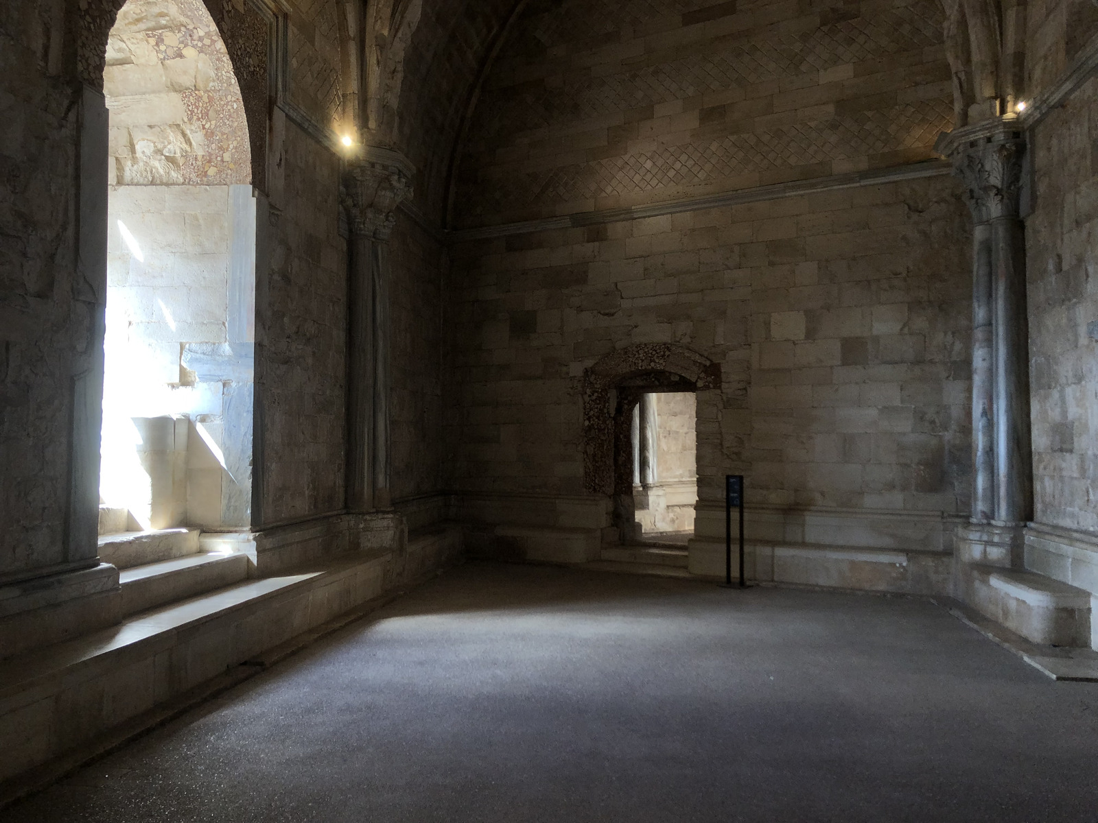 Picture Italy Castel del monte 2024-09 2 - Sightseeing Castel del monte