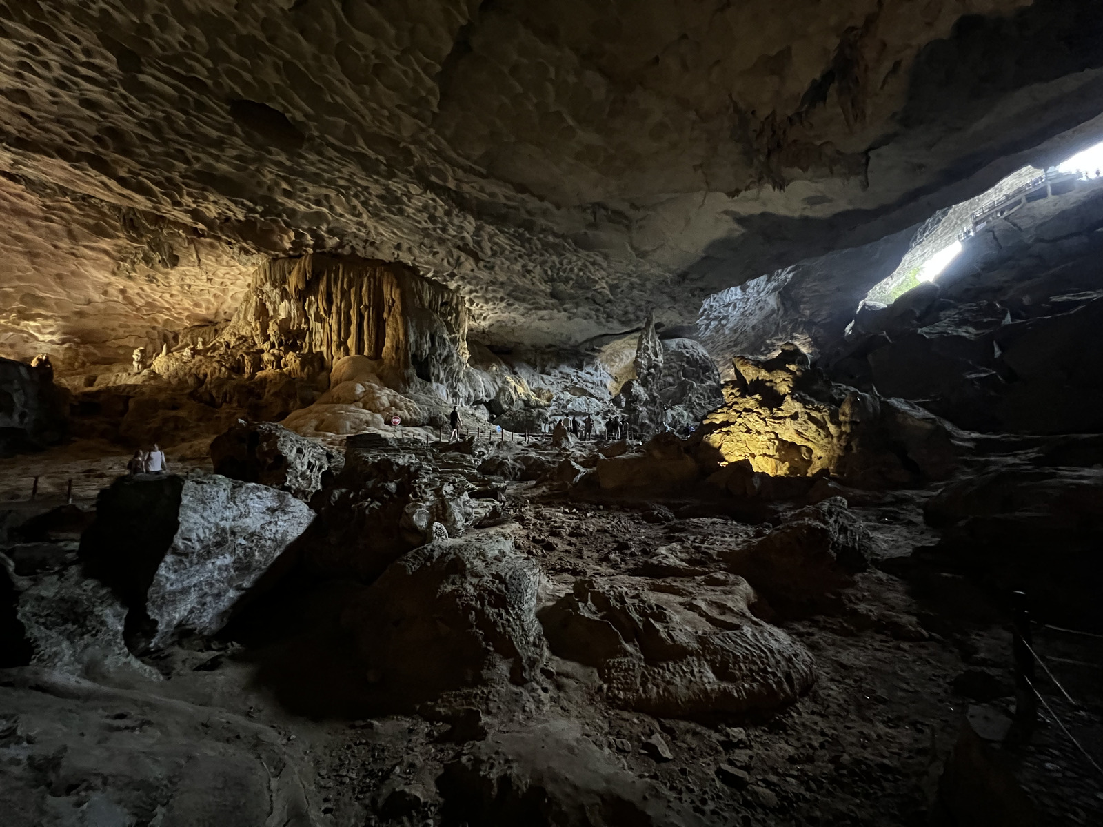 Picture Vietnam Ha Long Bay Sung Sot Cave 2024-01 67 - Flights Sung Sot Cave
