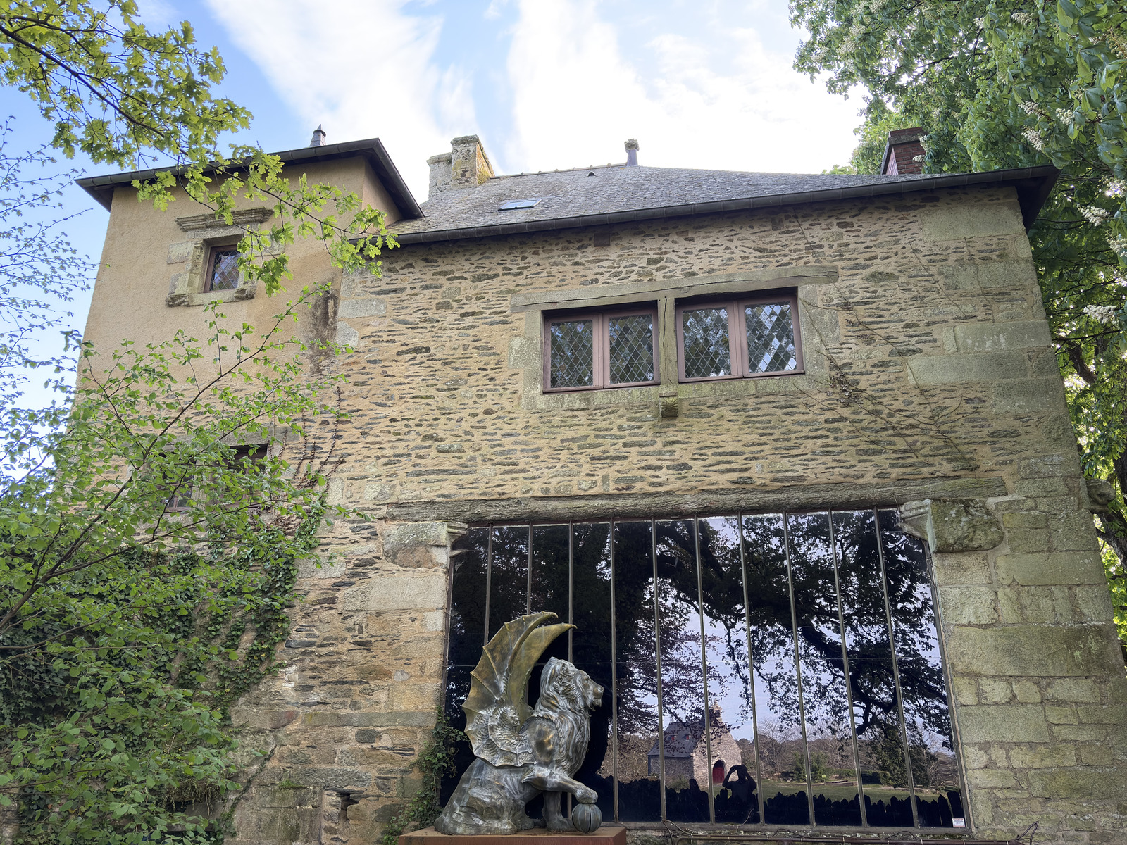 Picture France Rochefort en terre 2026-04 68 - Car Rochefort en terre