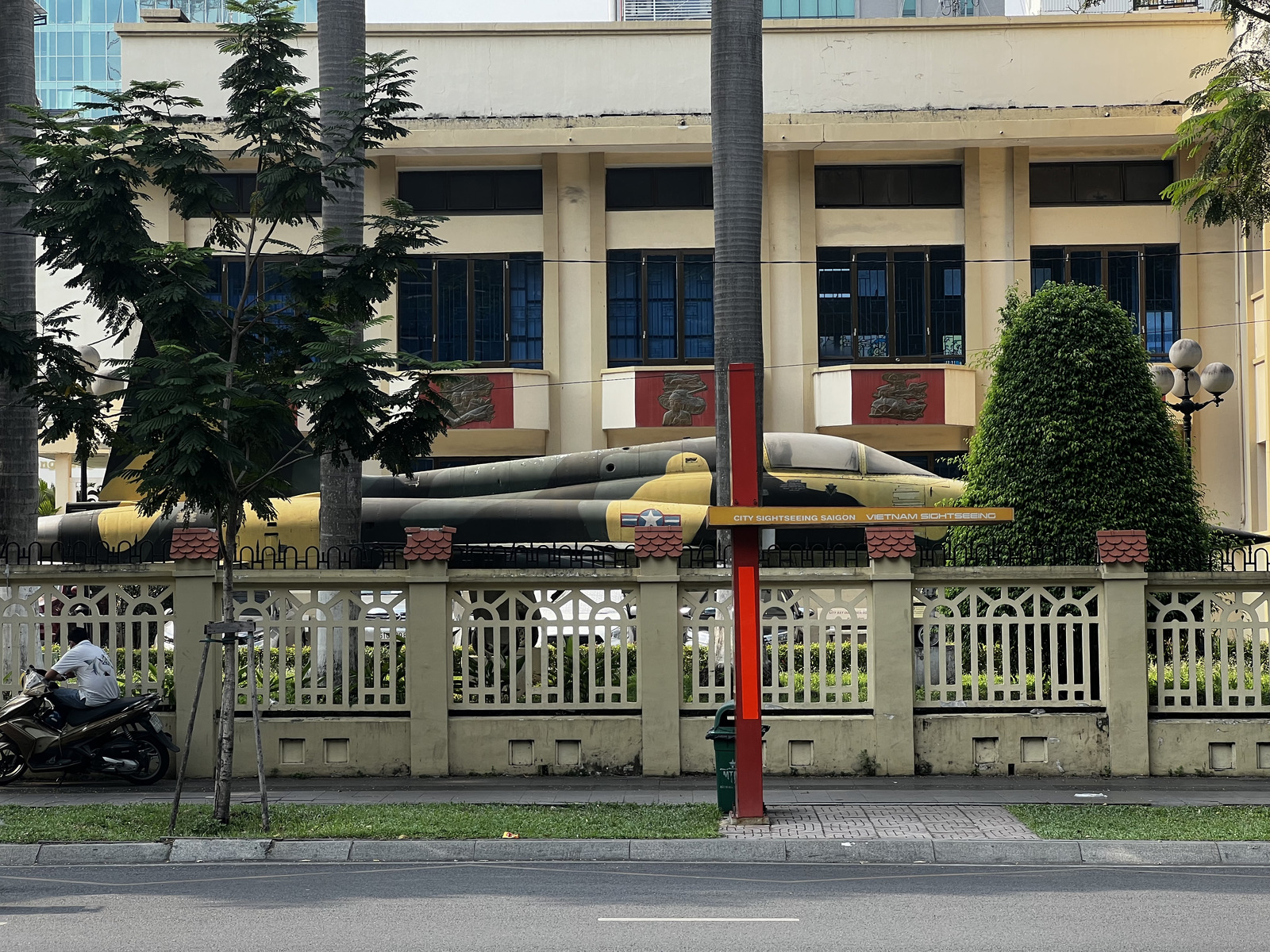 Picture Vietnam Ho Chi Min City History Museum 2024-01 160 - Road Ho Chi Min City History Museum