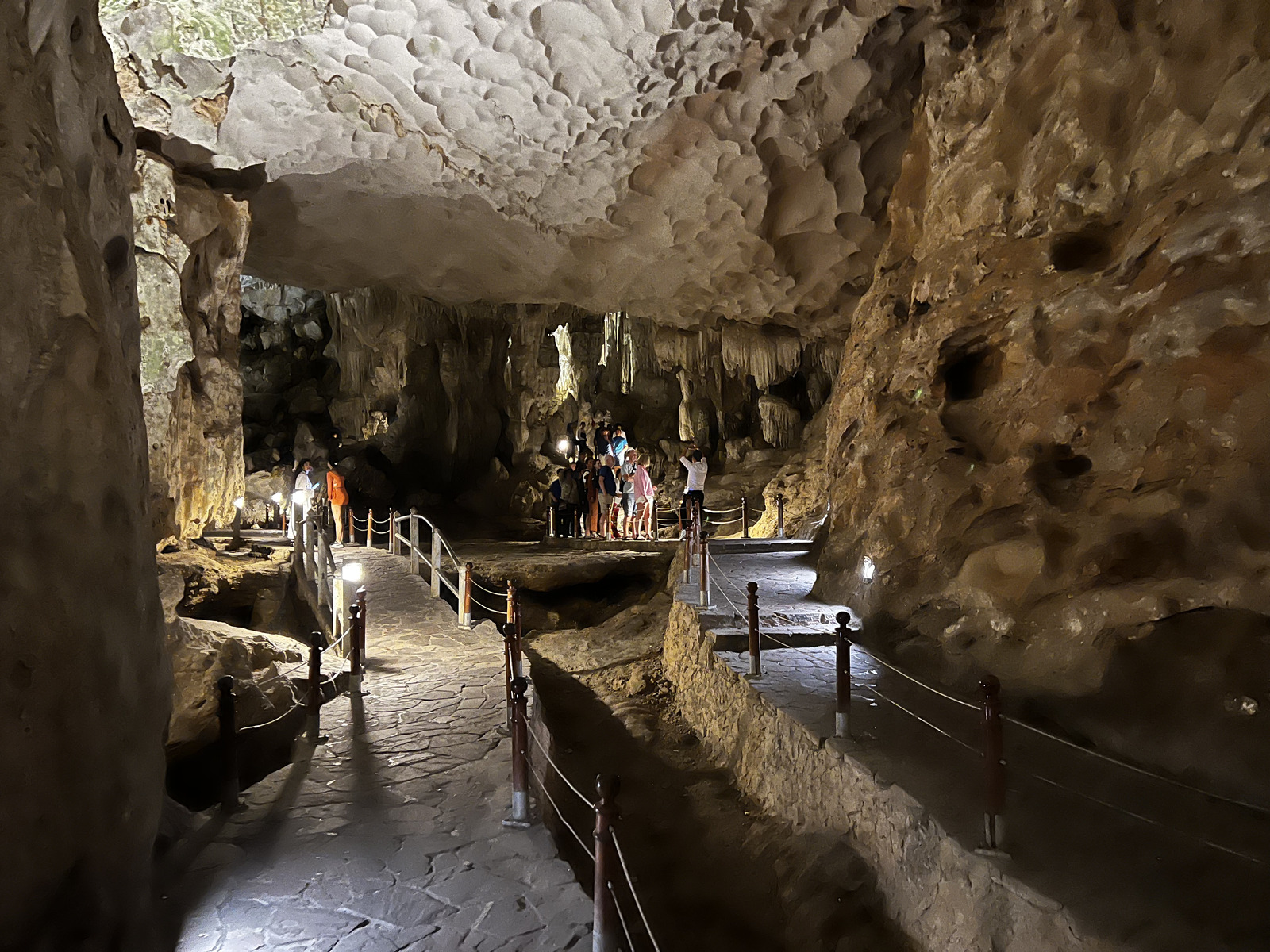 Picture Vietnam Ha Long Bay Sung Sot Cave 2024-01 46 - Journey Sung Sot Cave
