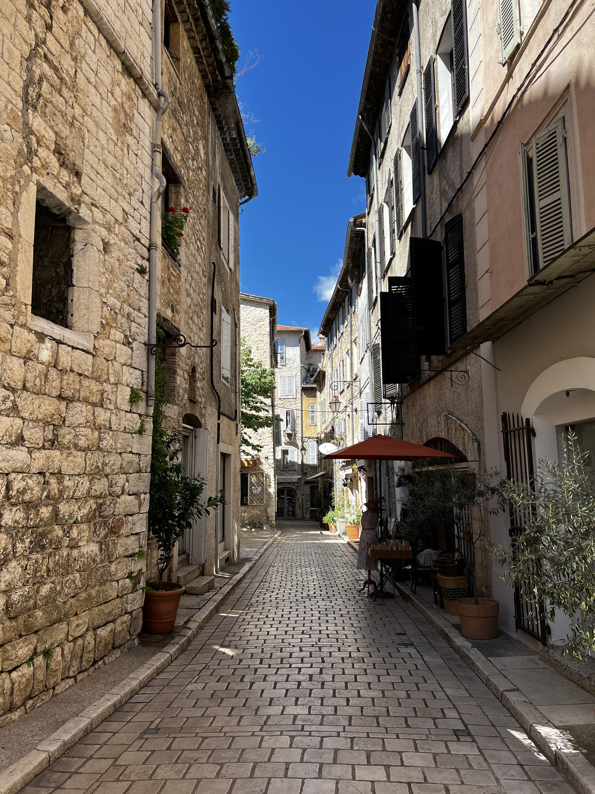 Picture France Vence 2024-04 47 - Car Vence