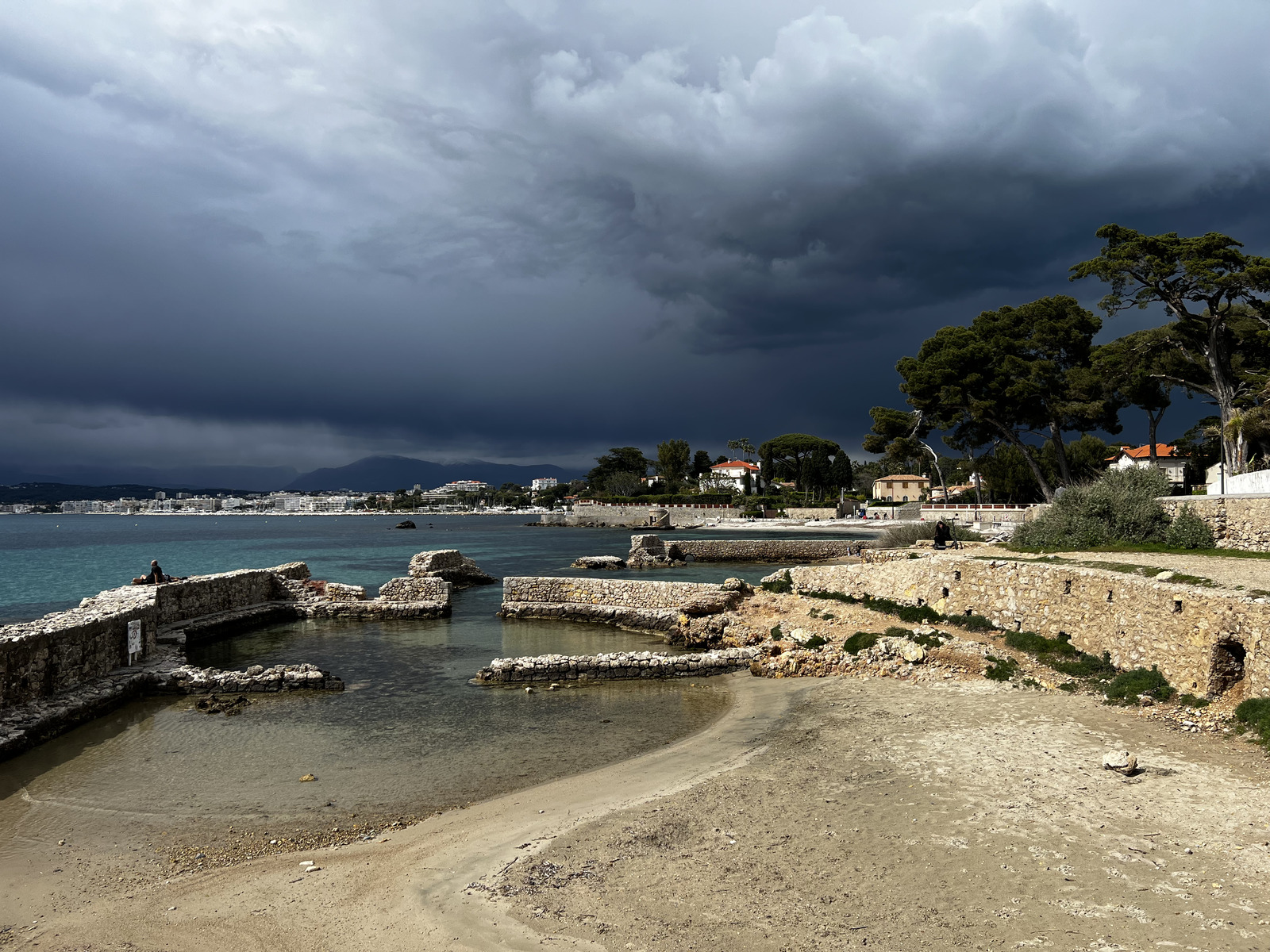 Picture France Antibes 2024-04 57 - Tourist Places Antibes