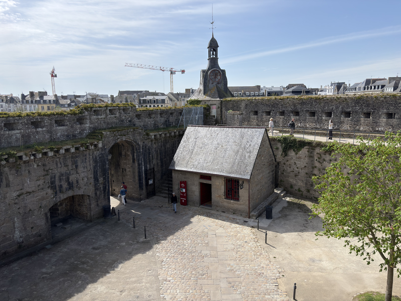 Picture France Concarneau Ville close 2026-04 5 - Flight Ville close